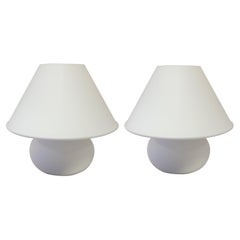 Coppia di lampade da tavolo a fungo in vetro bianco di Glashütte Limburg, anni '60