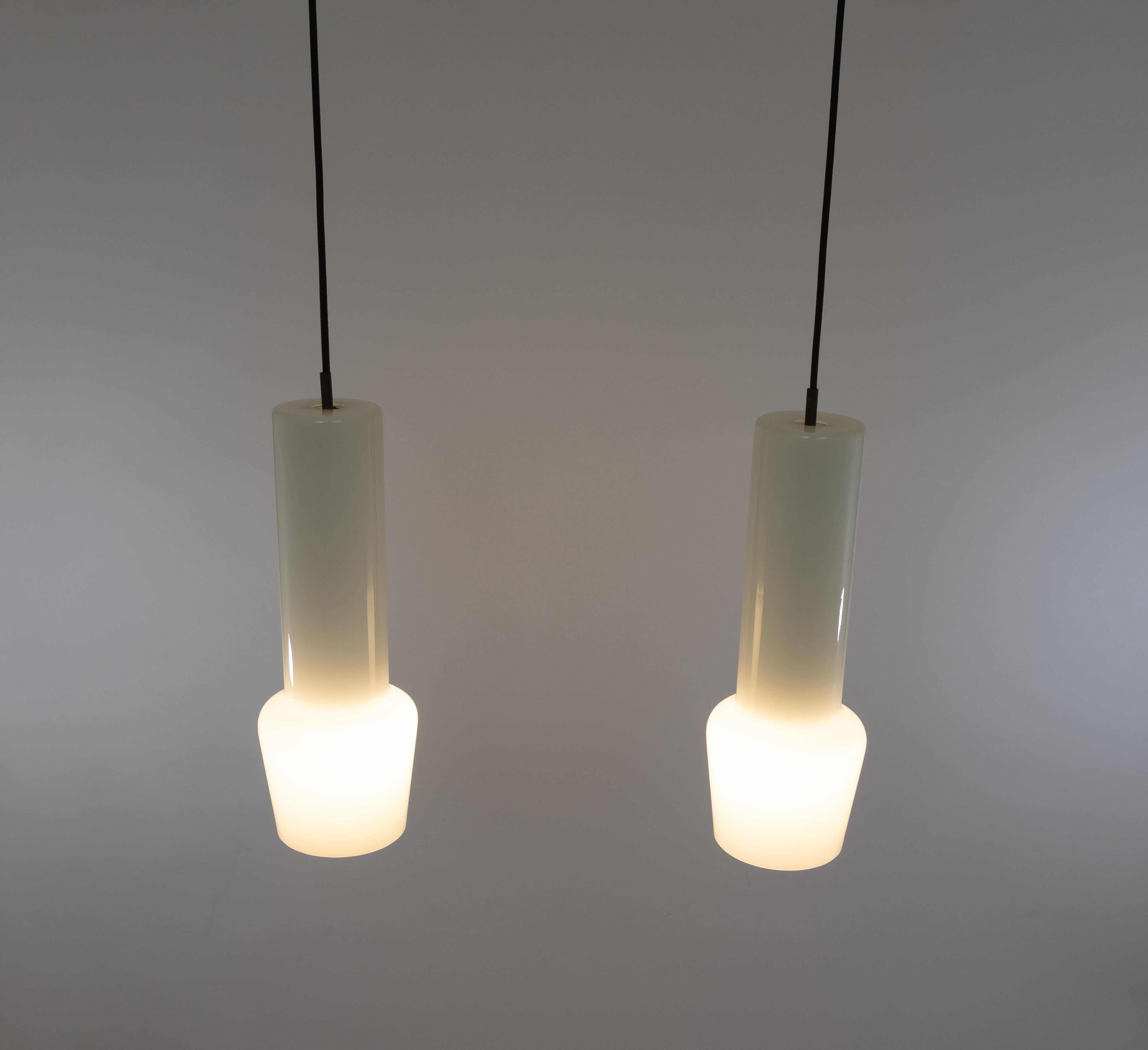 Metà XX secolo Coppia di pendenti in vetro bianco di Massimo Vignelli per Venini, anni '50 in vendita