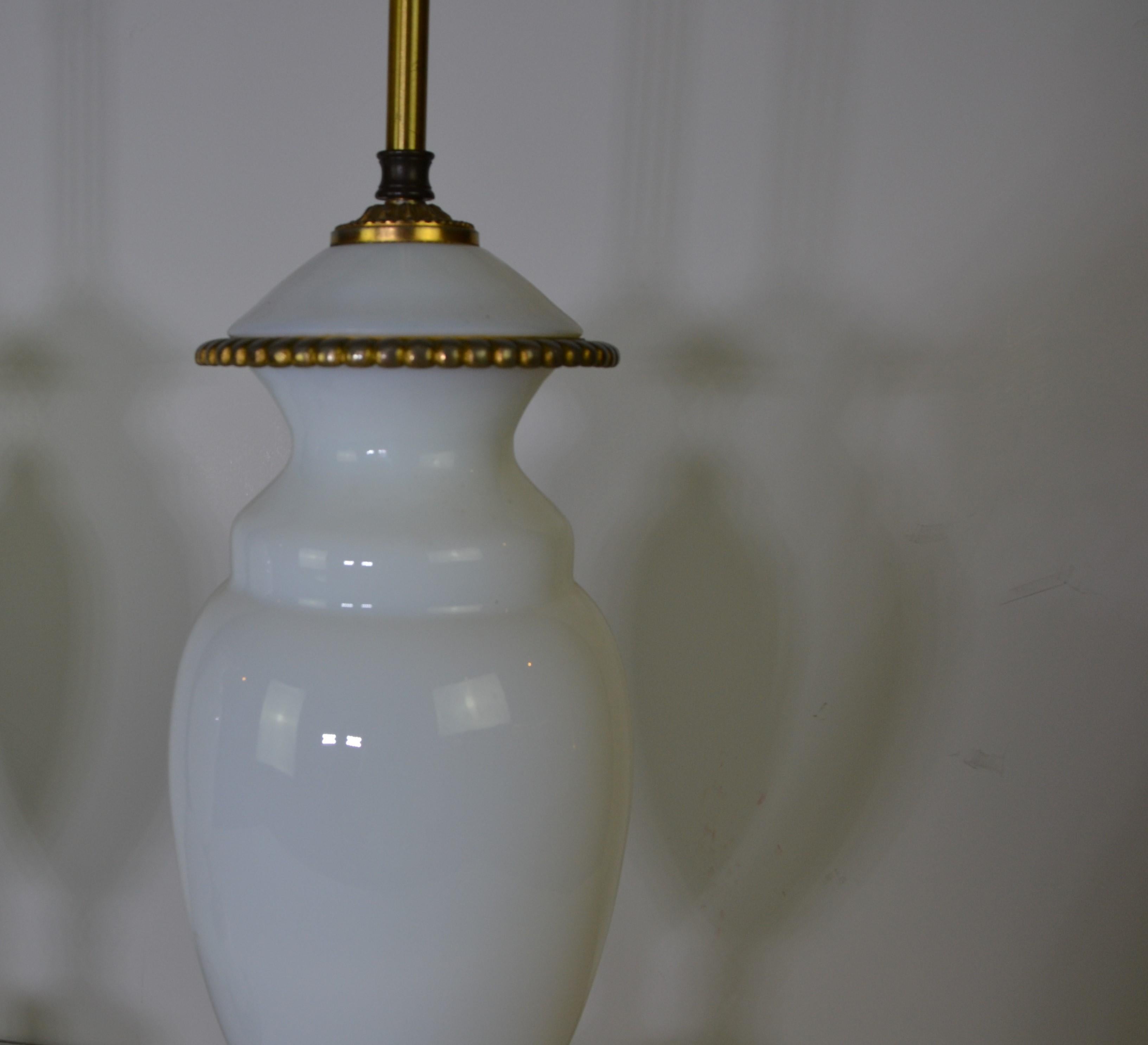 Pair of White Glass Urn Lamps In Good Condition For Sale In Pomona, CA