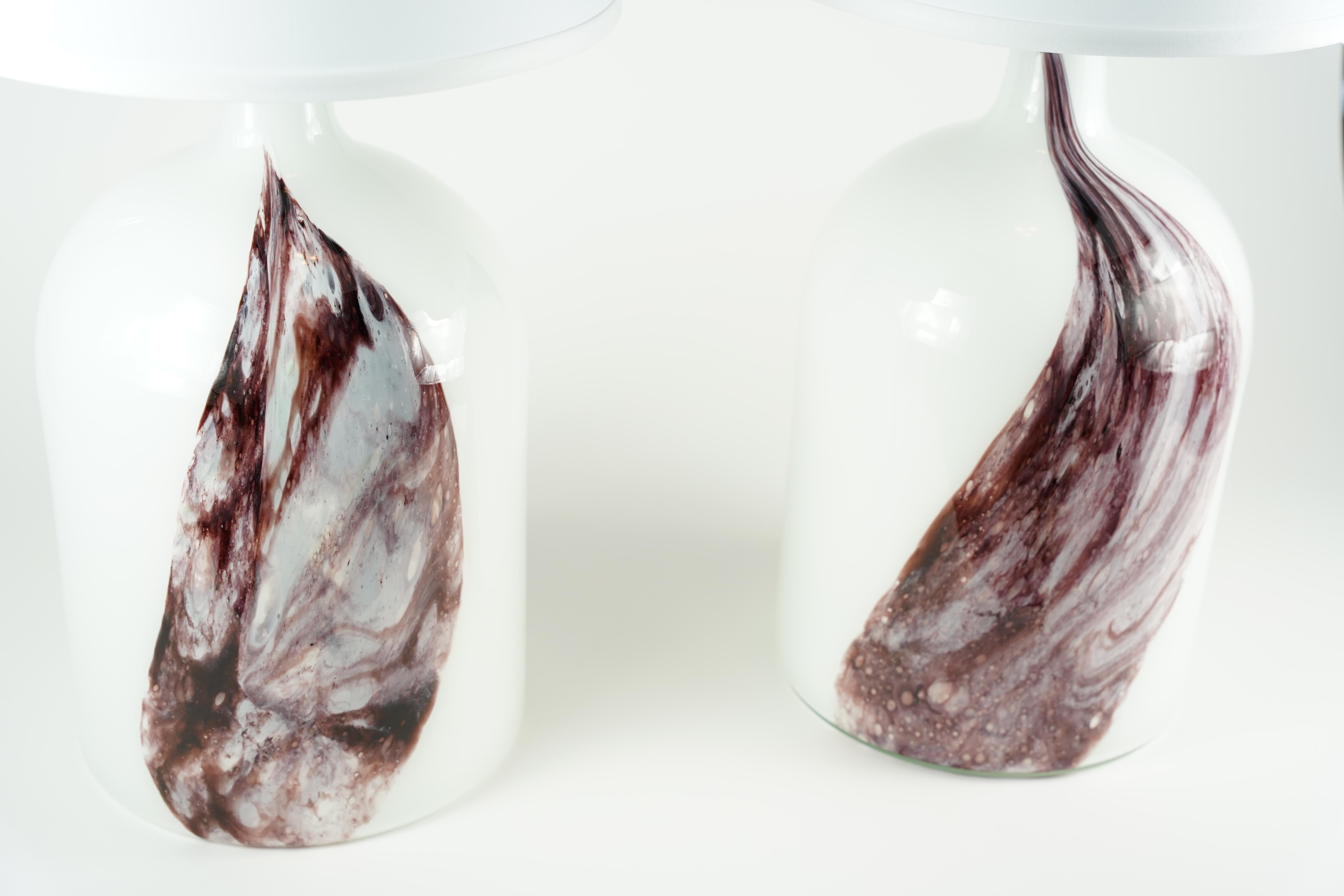Paire de lampes de table en verre blanc avec motif Deep Red Holmegaard, Danemark, 1980 en vente 5