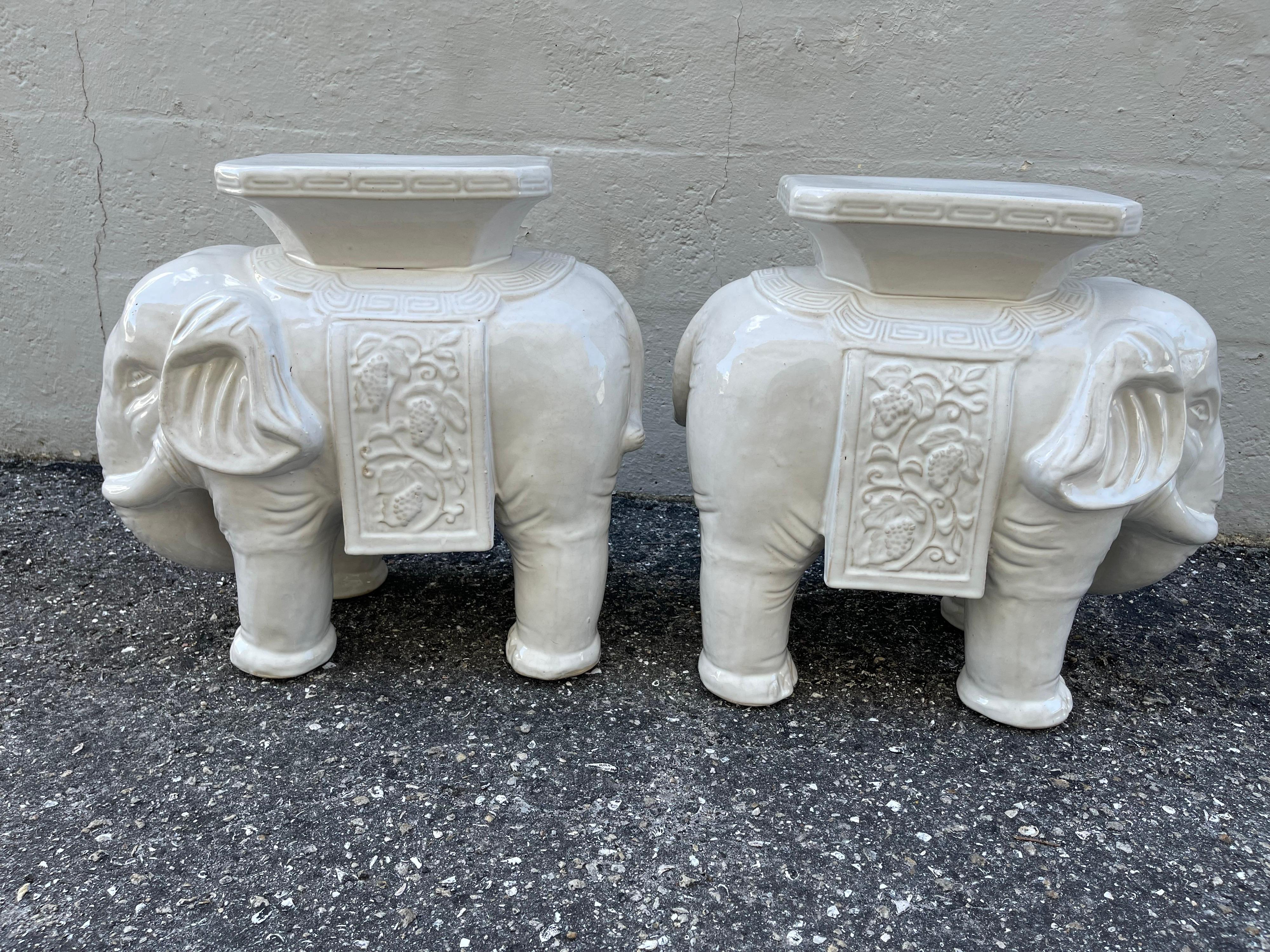 Paire de sièges de jardin éléphants en terre cuite émaillée blanche en vente 11