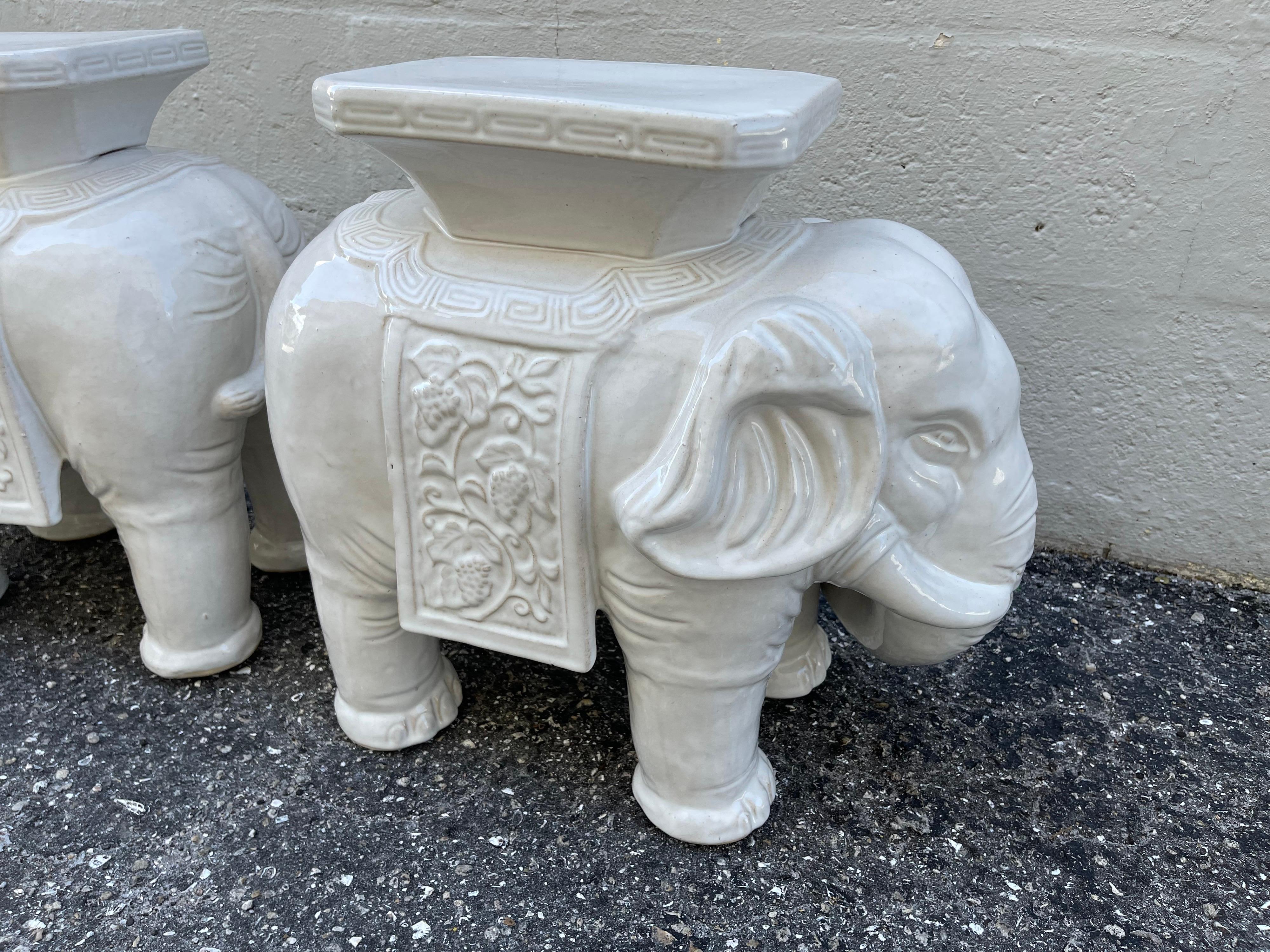 Paire de sièges de jardin éléphants en terre cuite émaillée blanche en vente 12