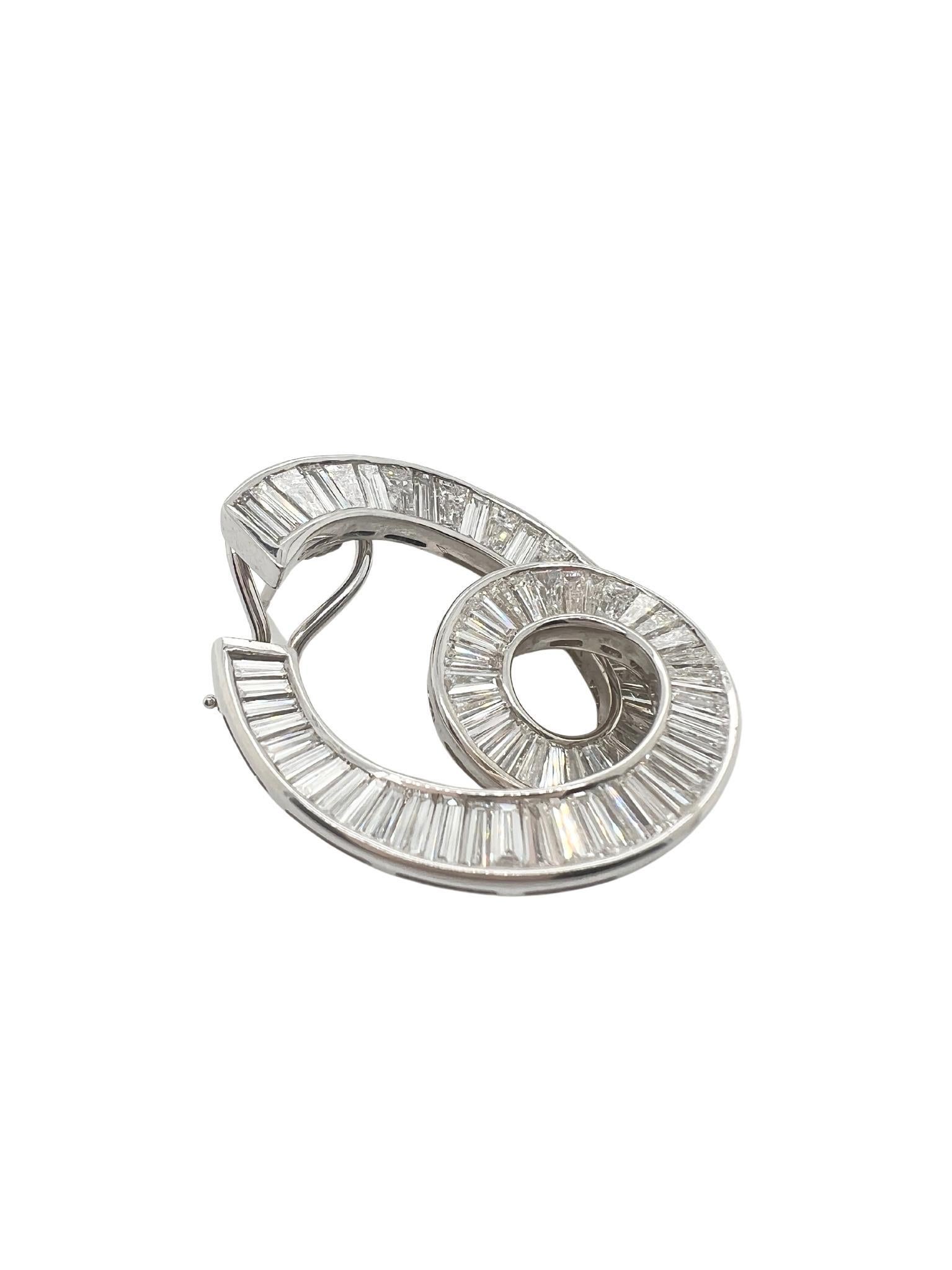Par de Pendientes de Oro Blanco y Diamantes en Excelente estado para la venta en New York, NY