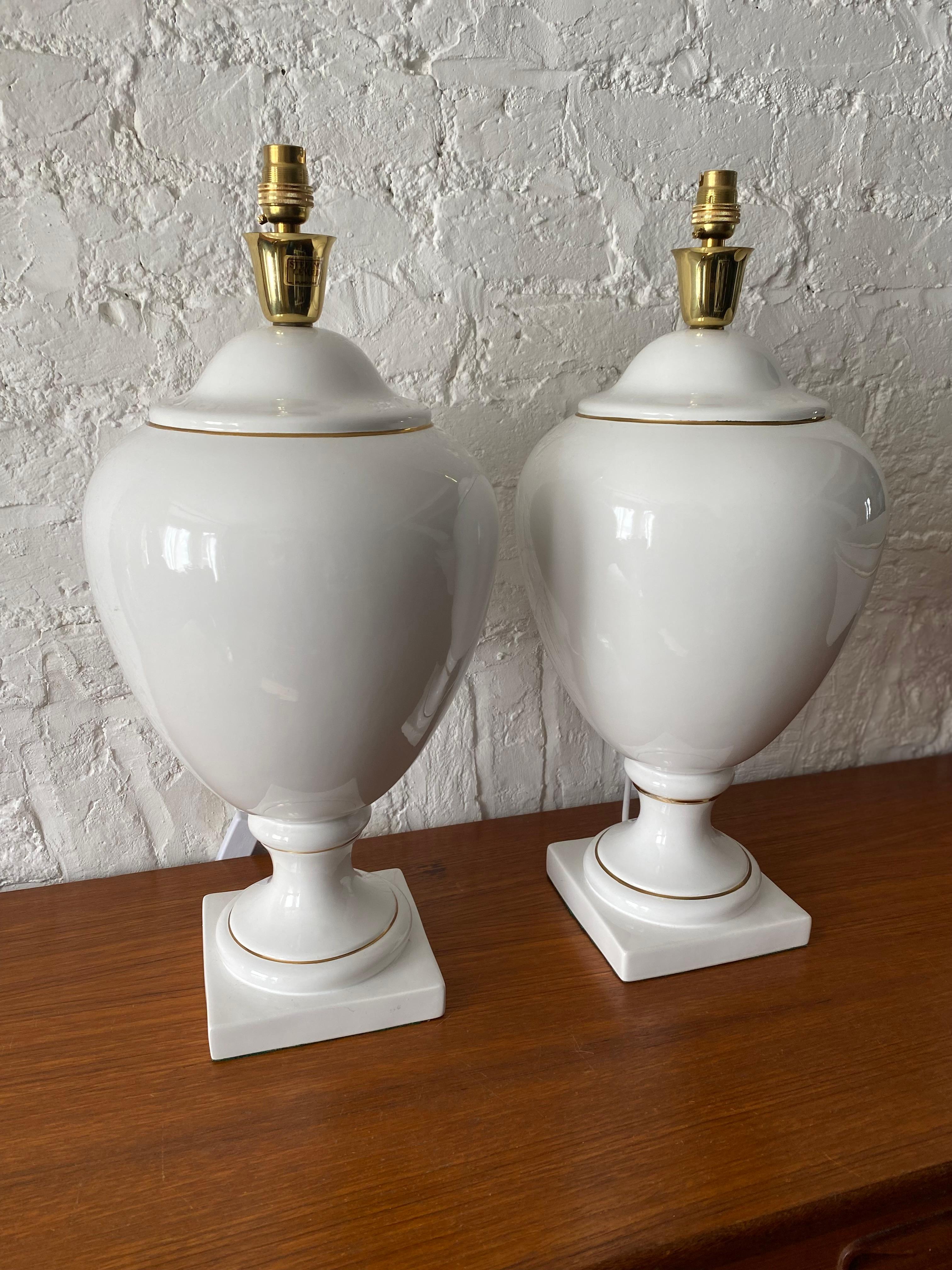 Italian Pair of White & Gold Ceramic Table Lamps & Shades by Stefano Cevoli, 1980s For Sale