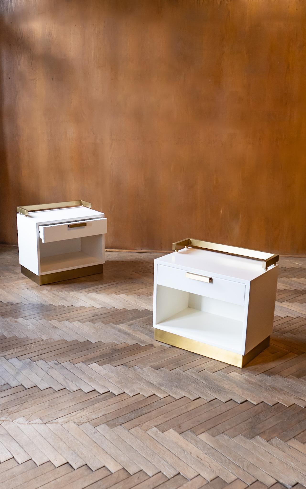 Pair of white golden night stands by Luciano Frigerio, Italy 1970s.

This elegant pair of white lacquered wooden nights stands with elements of golden brass by the famous Italian Designer Luciano Frigerio give every bedroom this certain eclectic