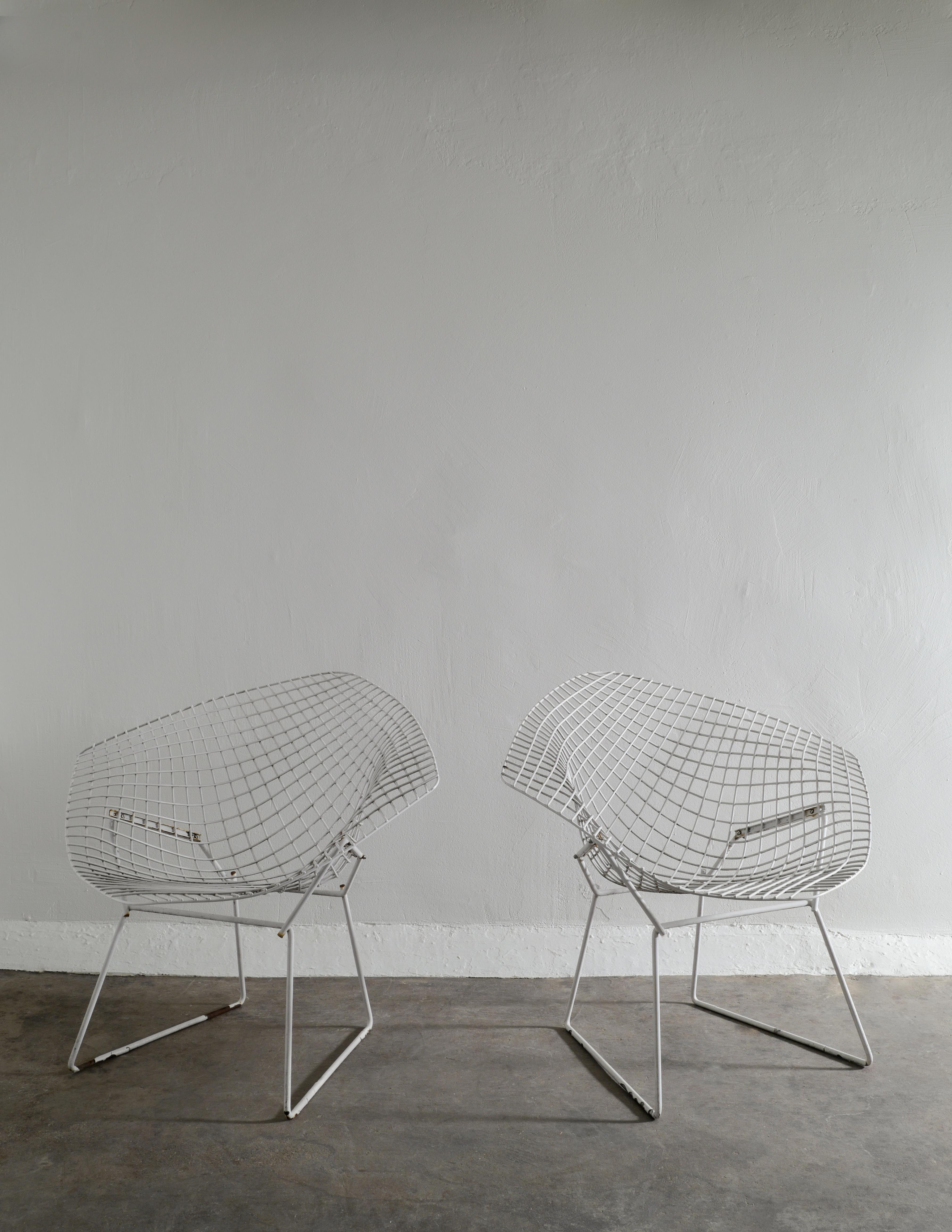 Mid-Century Modern Paire de chaises blanches Harry Bertoia 