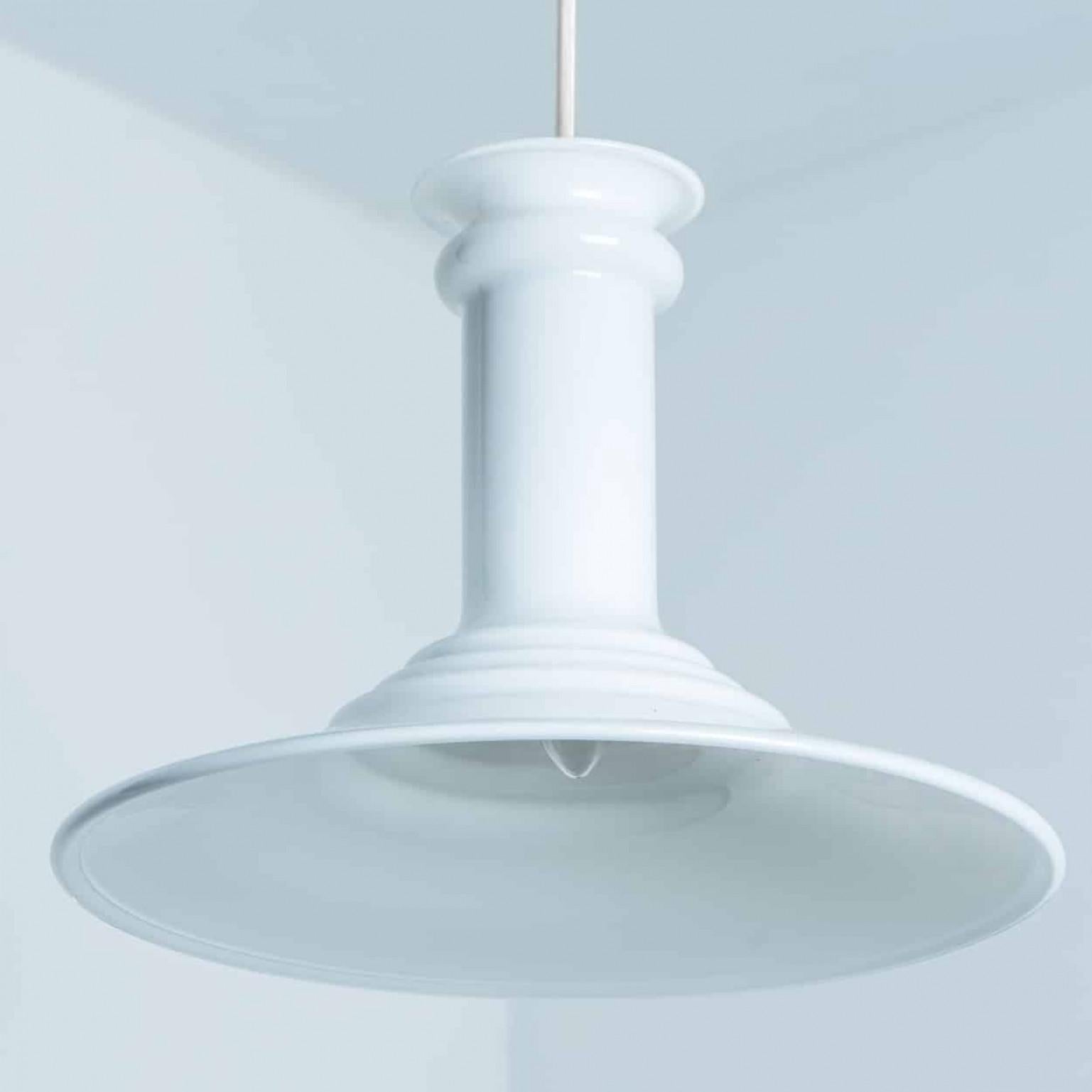 Coppia di lampade a sospensione di Michael Bang in Whiting, 1970 In condizioni buone in vendita a Rijssen, NL