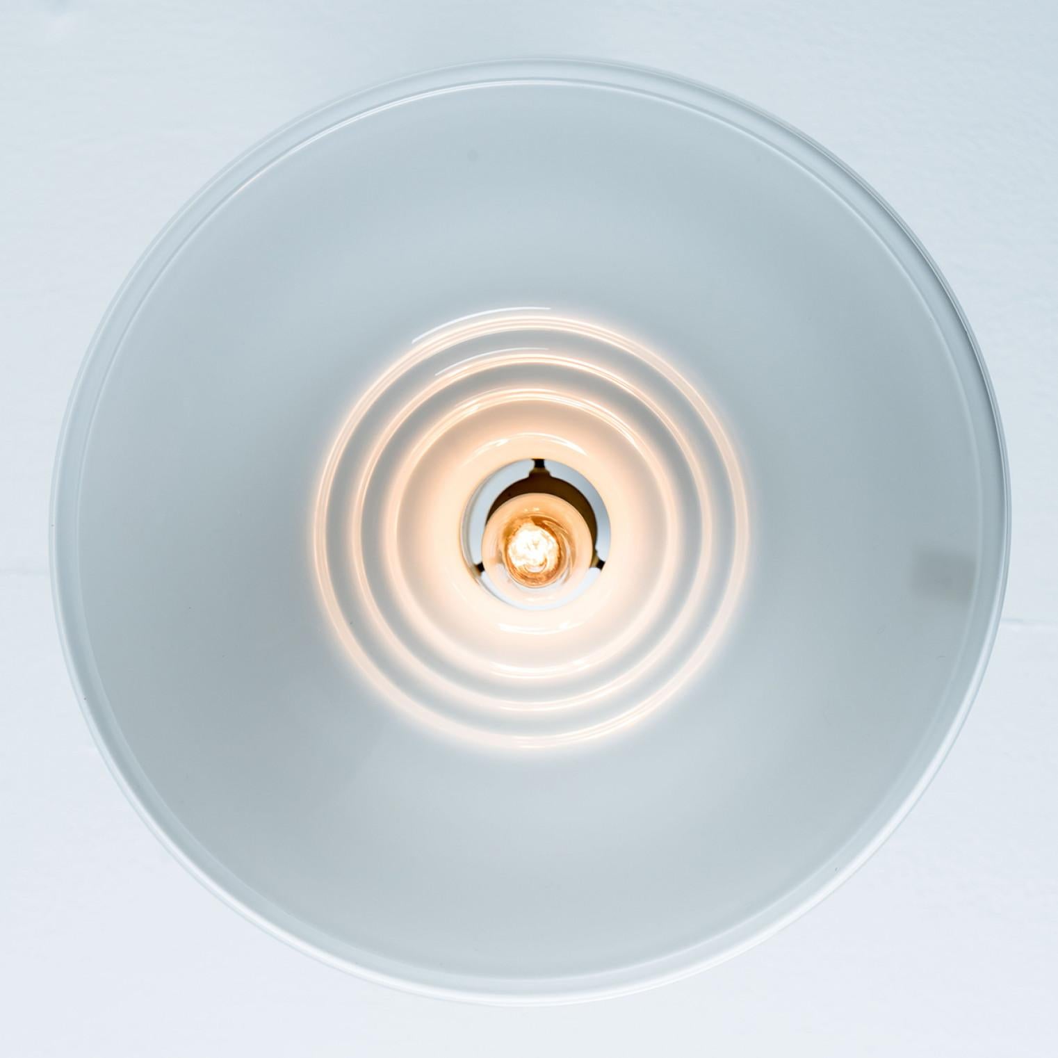 Corde Paire de lampes suspendues Holmegaard blanches de Michael Bang, 1970 en vente