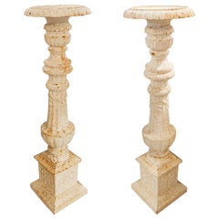 Paire de chandeliers en fer blanc au design classique