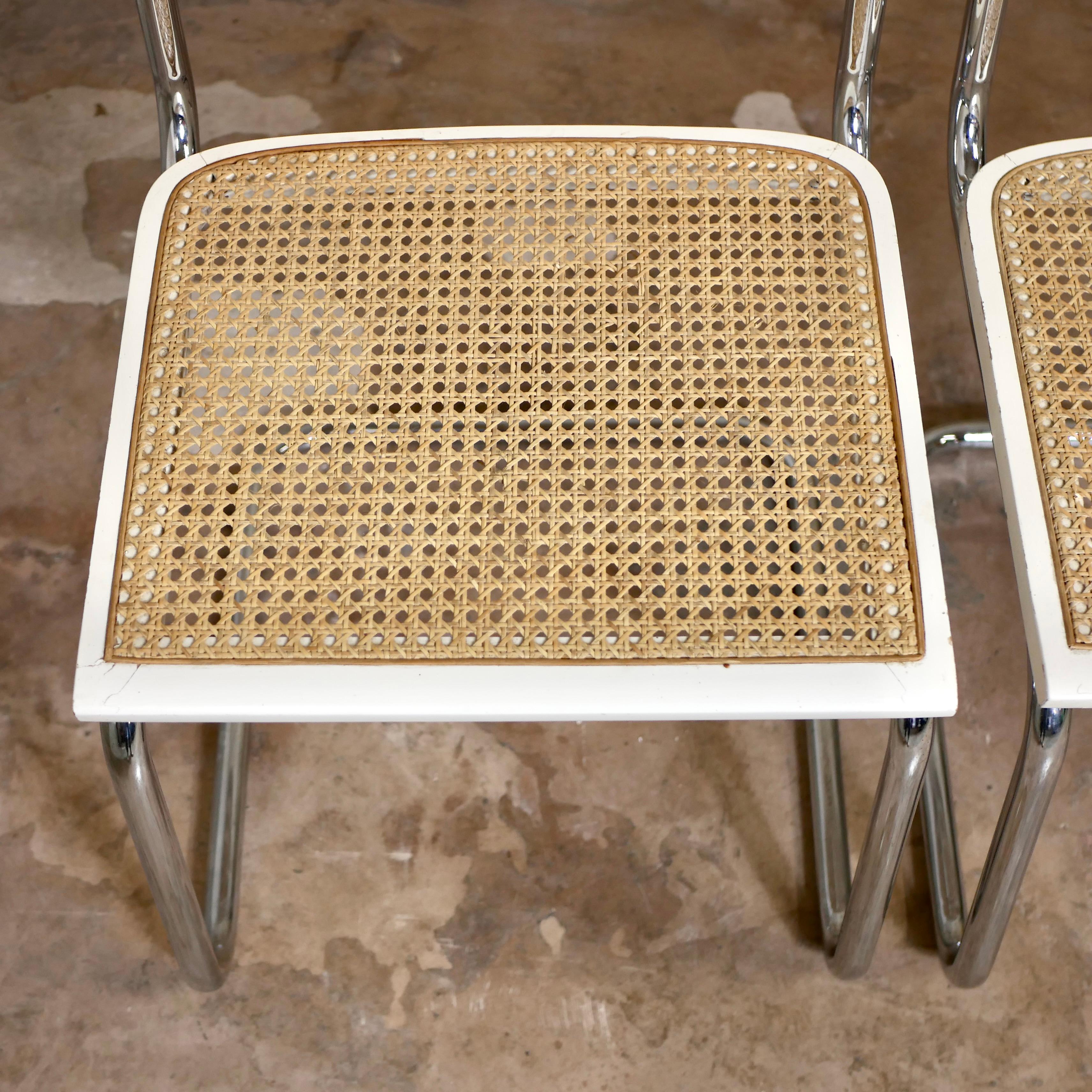Canne Paire de chaises Cesca italiennes blanches, conçues par Marcel Breuer, 1970 en vente