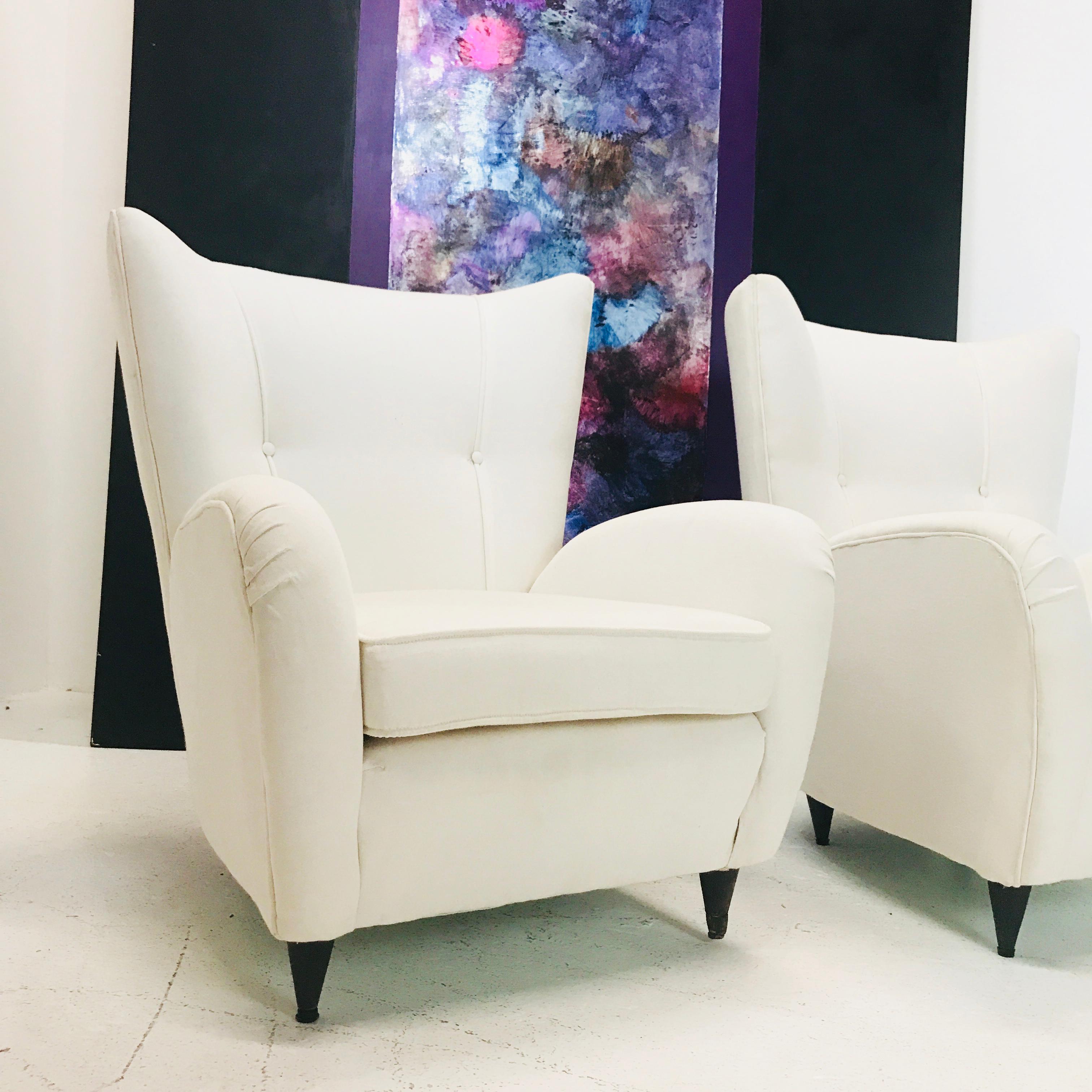 Mid-Century Modern Pair of White Italian Paolo Buffa Lounge Chairs