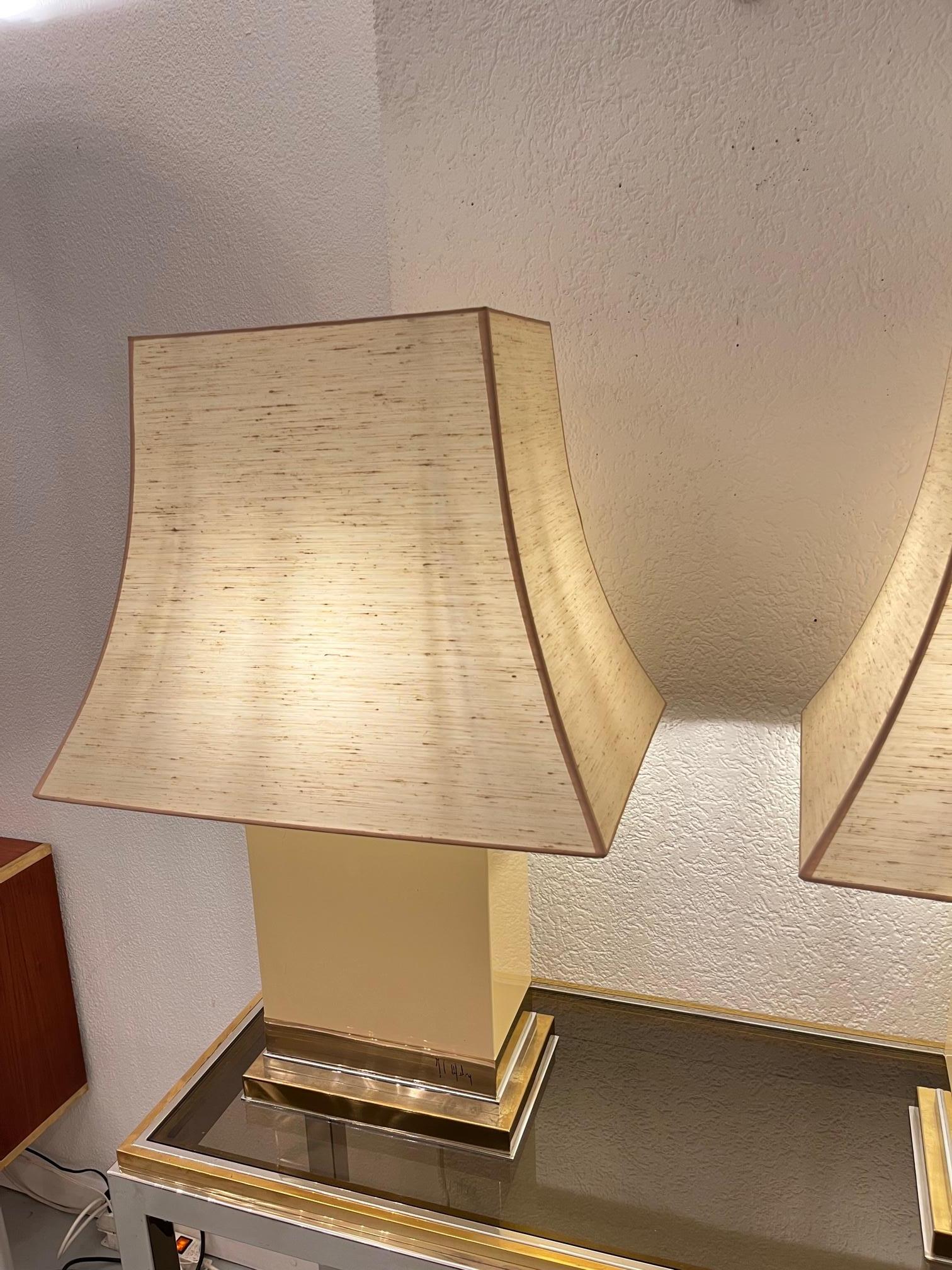 Pair of White Ivory Lacquered Wood & Brass Lamps by Jean Claude Mahey, ca. 1970s For Sale 6