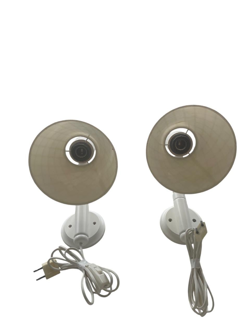 Pair of White Lackerad Pine Wall Lamps by Solbacken Svarveri, Sweden, 1970s In Good Condition For Sale In Stockholm, SE