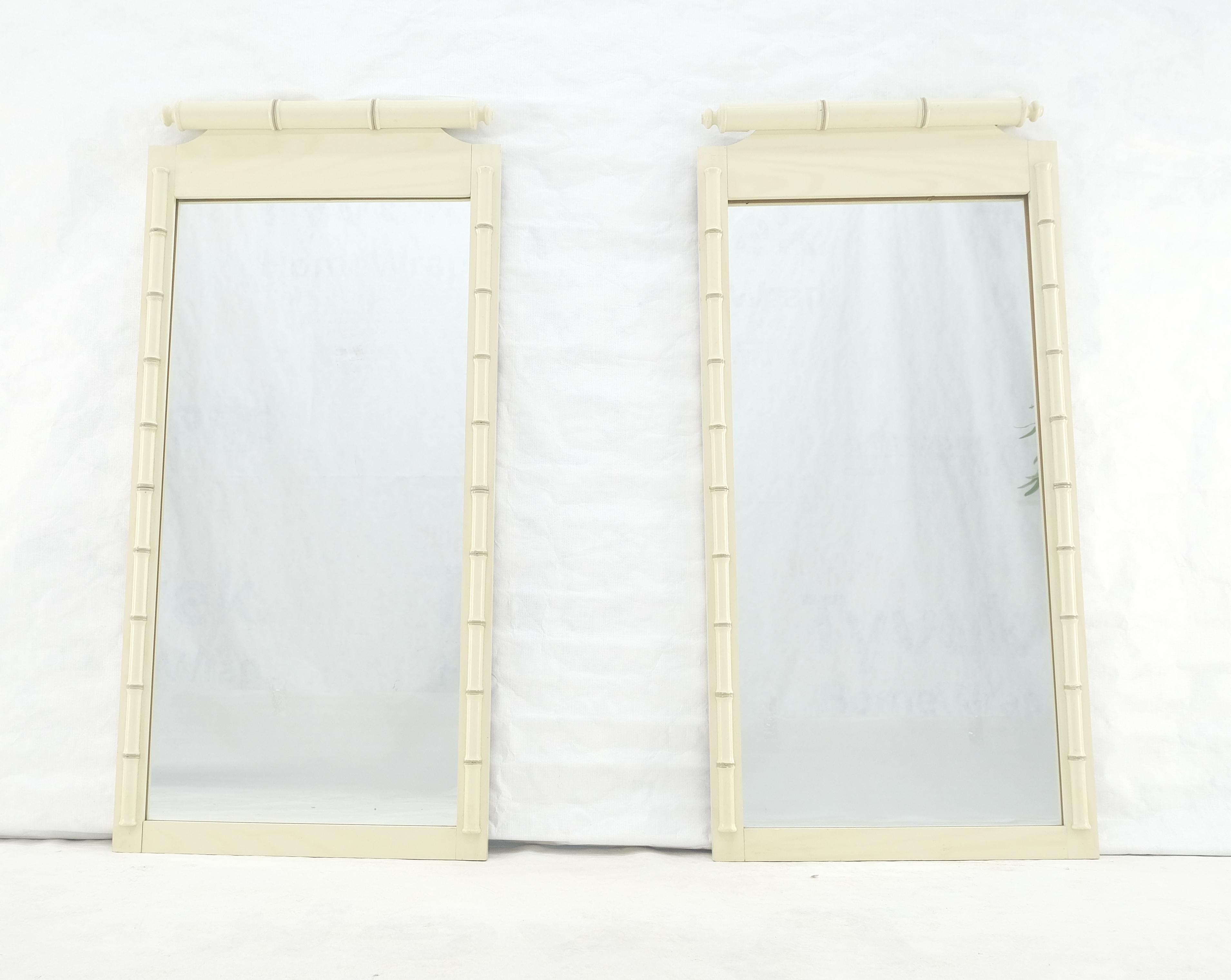 XX secolo Coppia di specchi da parete in finto bambù, laccati in bianco, della metà del secolo scorso, rettangolari MINT in vendita