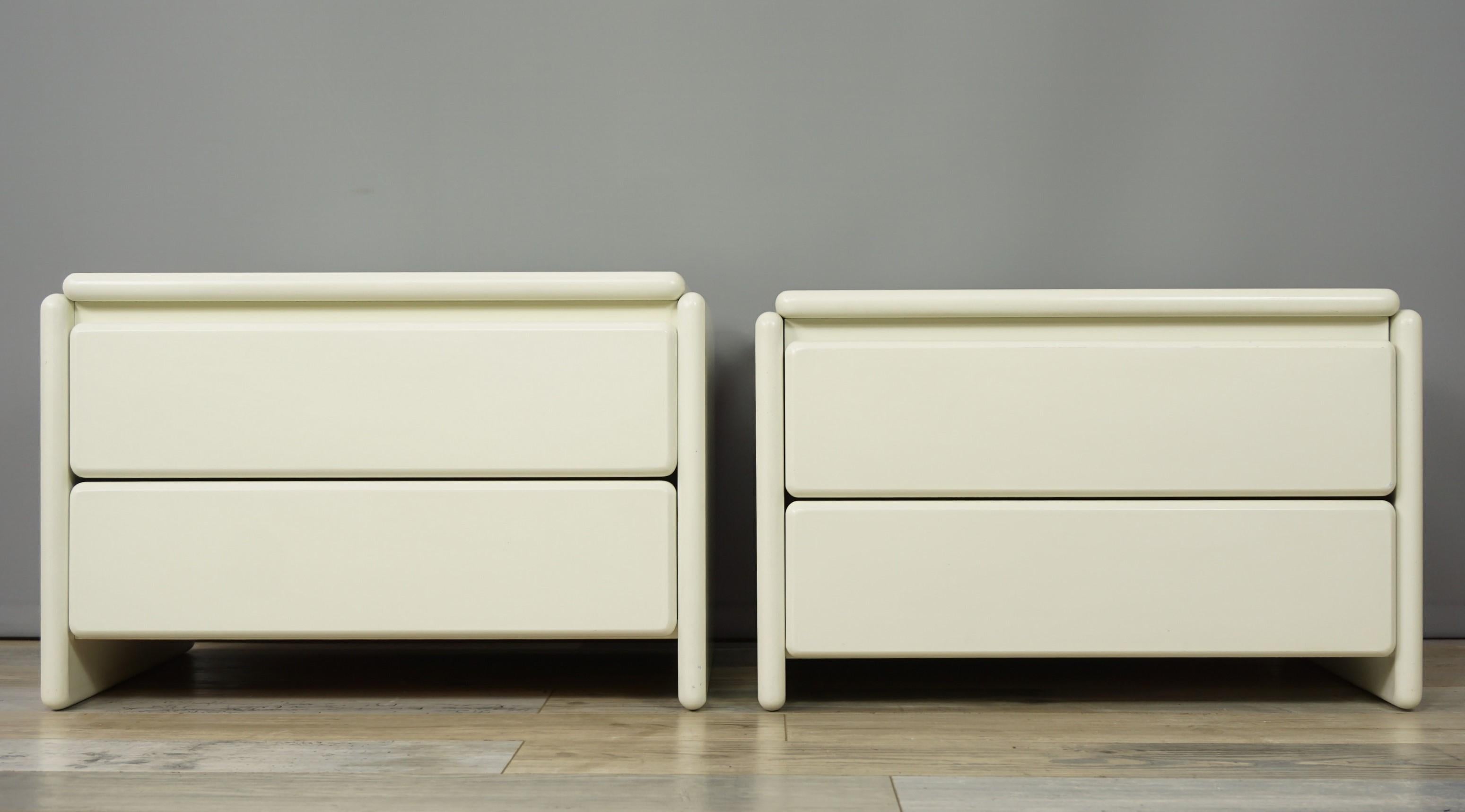 Pair of White Lacquered Wooden Bedside Tables 8