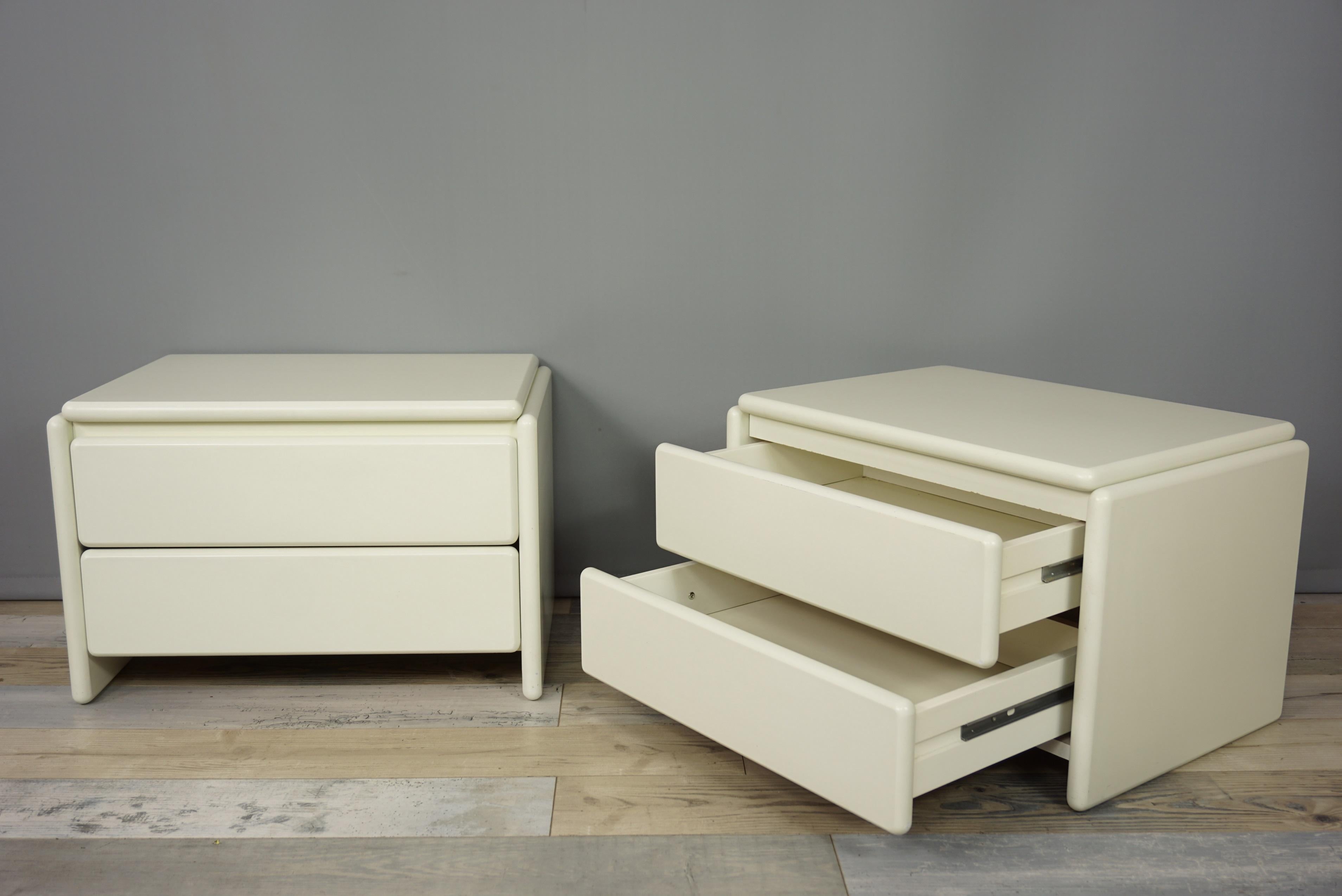 Pair of White Lacquered Wooden Bedside Tables 9