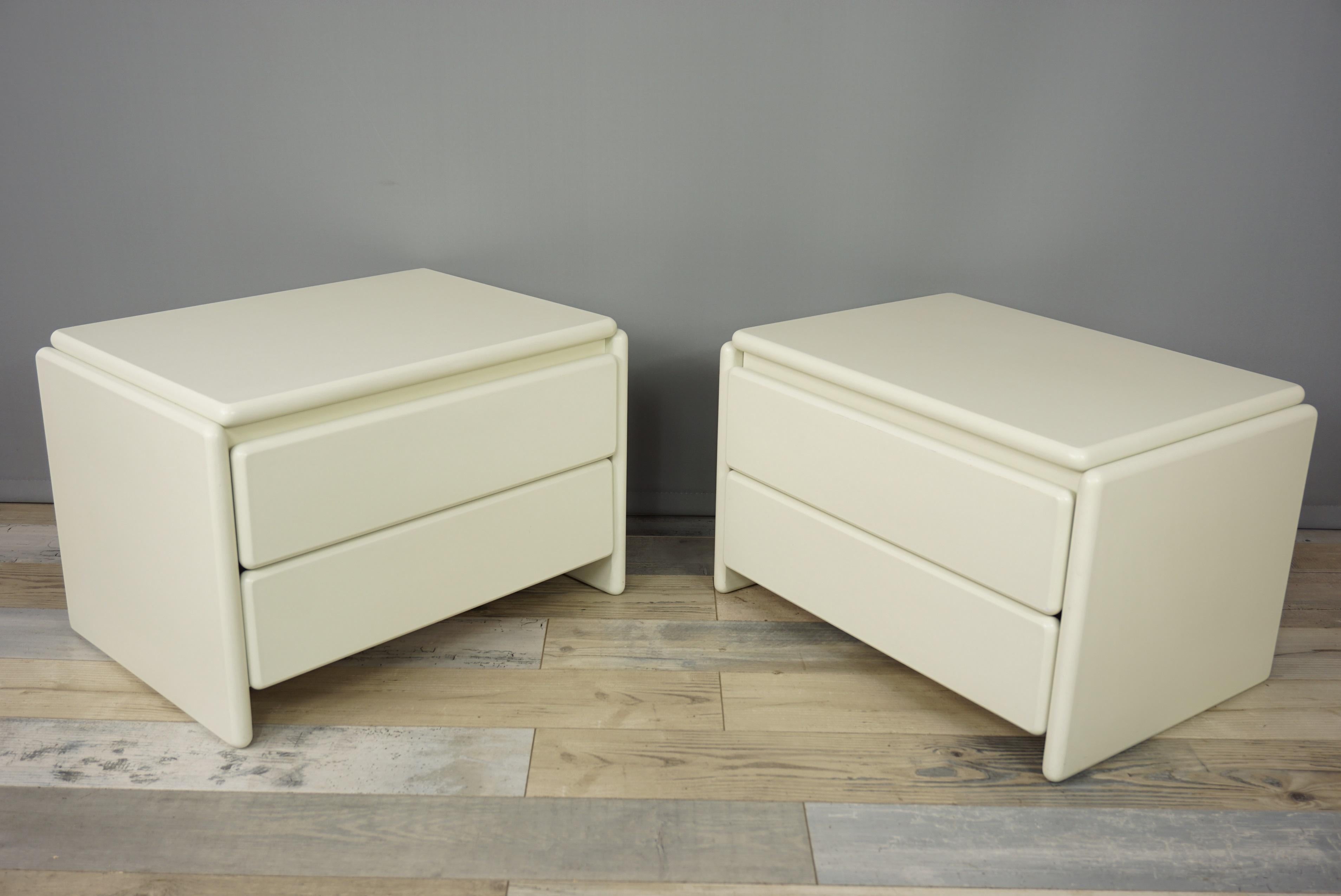 Pair of White Lacquered Wooden Bedside Tables 11