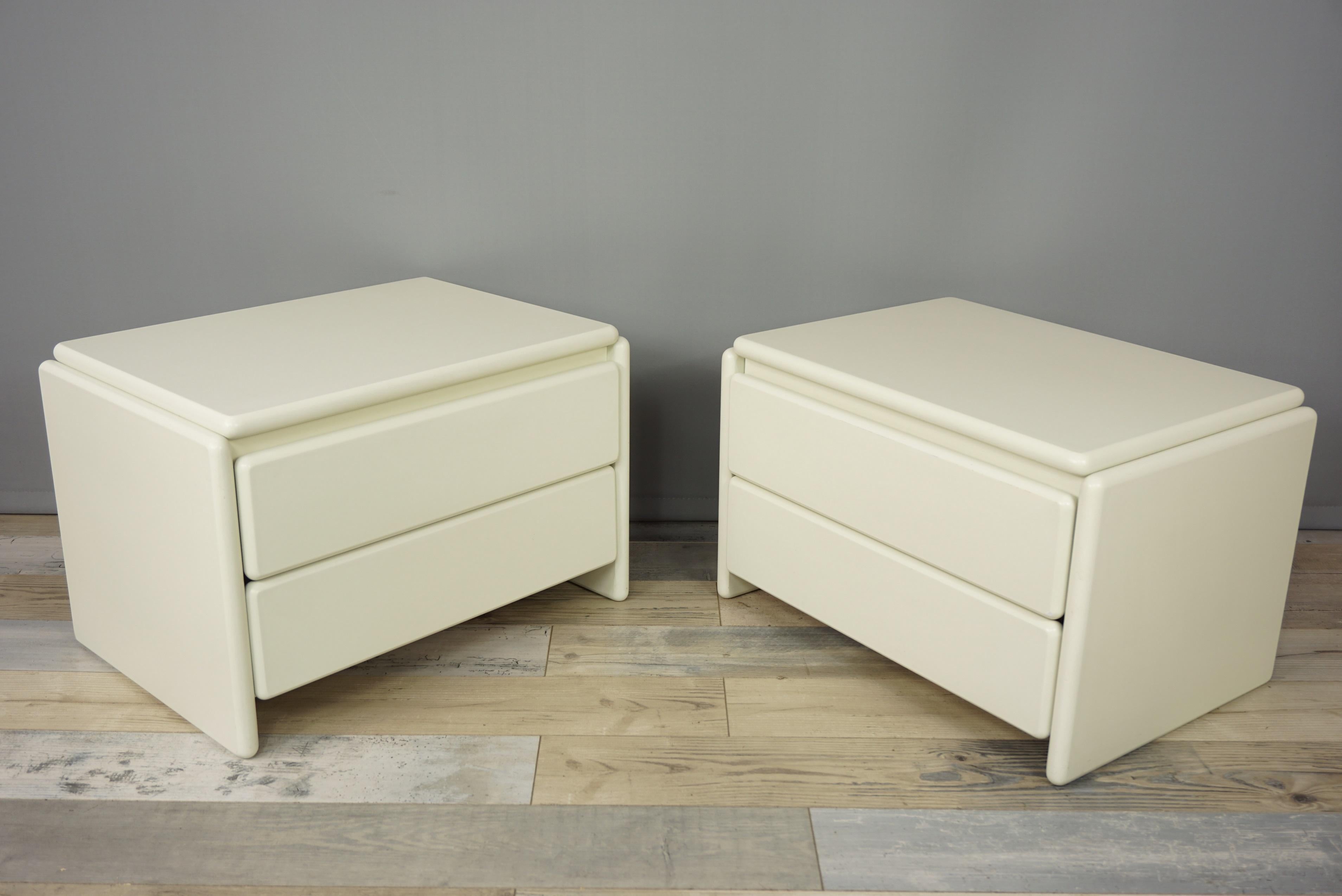 Pair of warm white lacquered wooden bedside tables from the 1980s slightly different dimensions (H 35cm / W 53cm / D 37cm ; H 33cm / W 53 / D 37cm, one for Him and one for Her ) in excellent state of conservation.