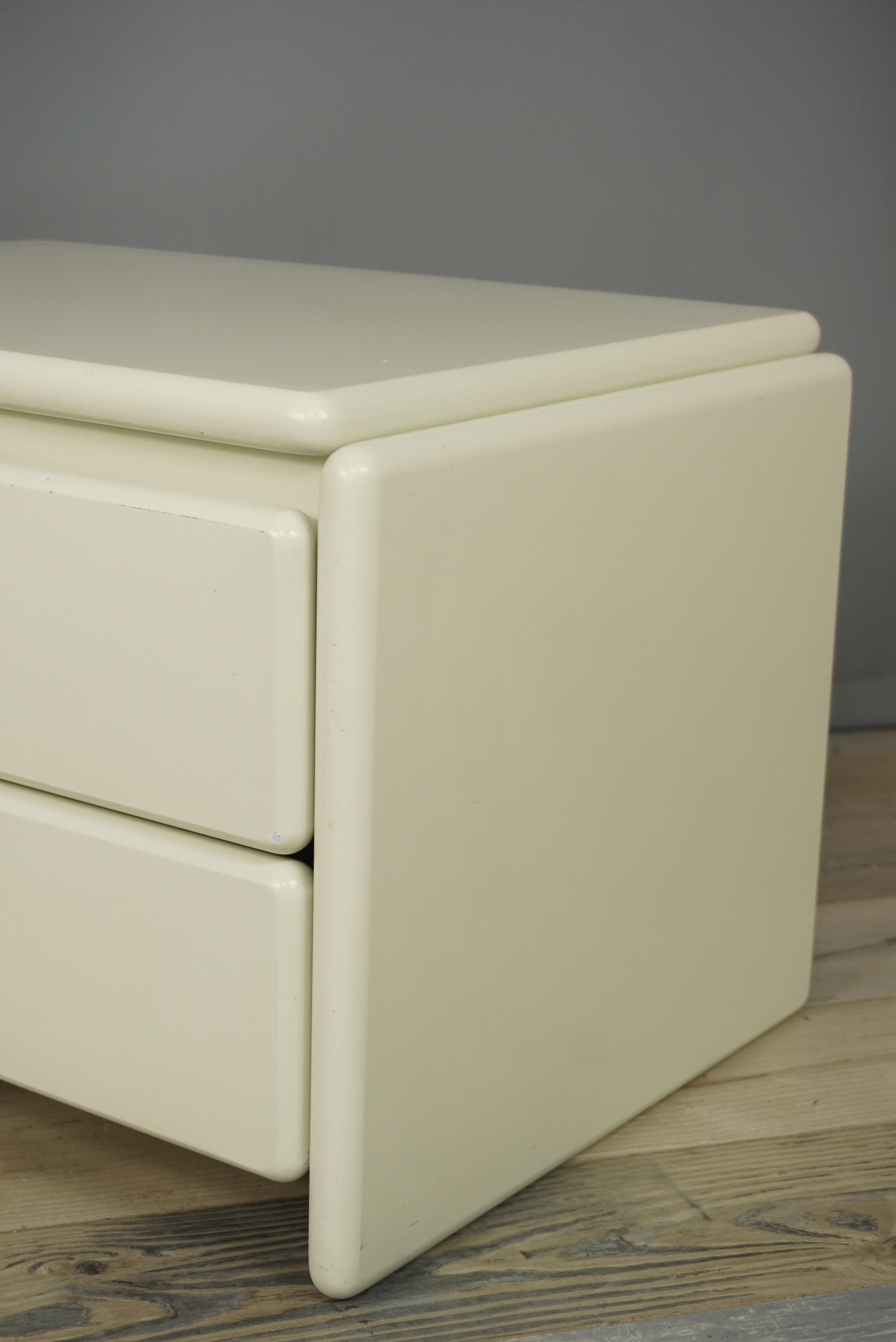Modern Pair of White Lacquered Wooden Bedside Tables