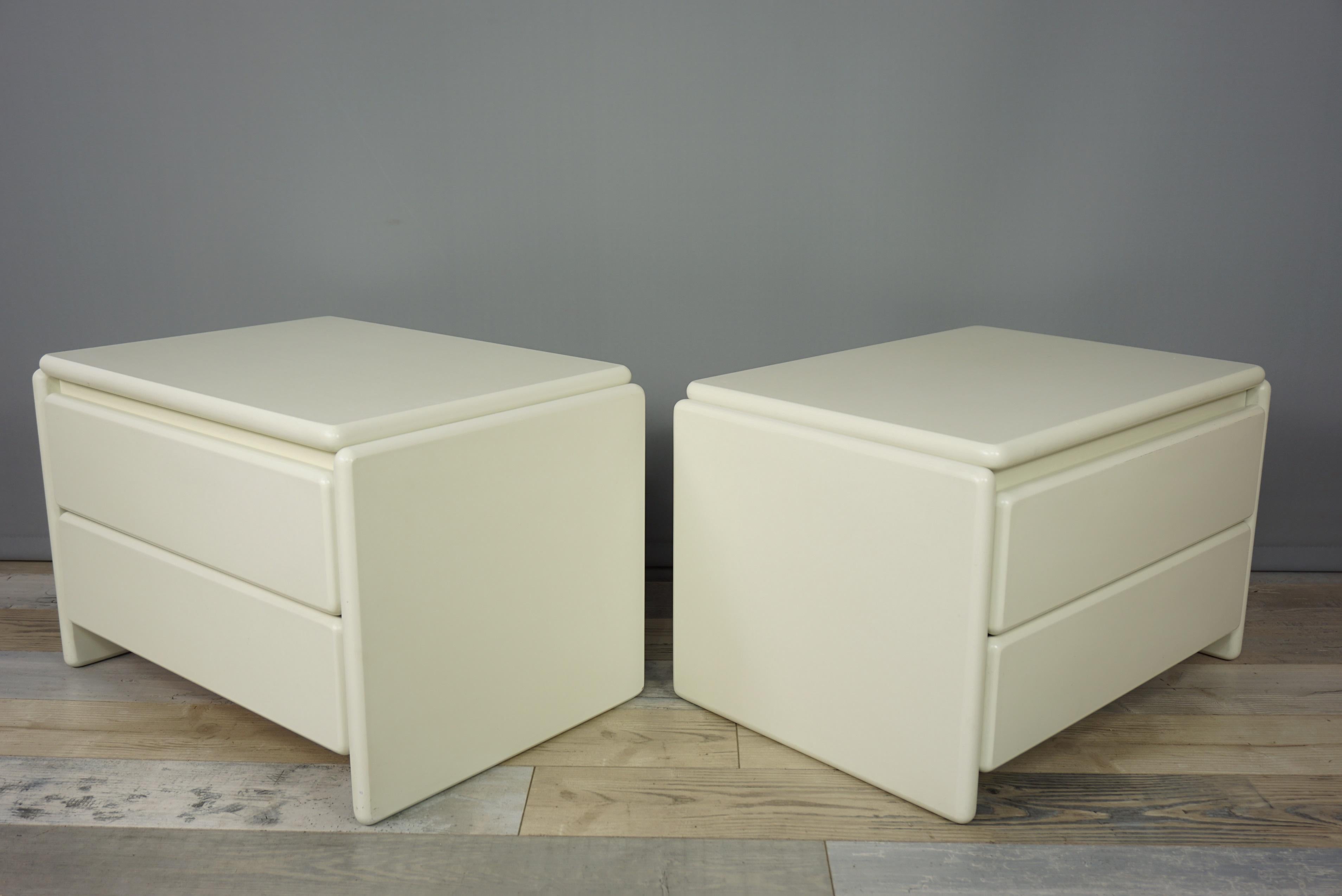 Pair of White Lacquered Wooden Bedside Tables 1