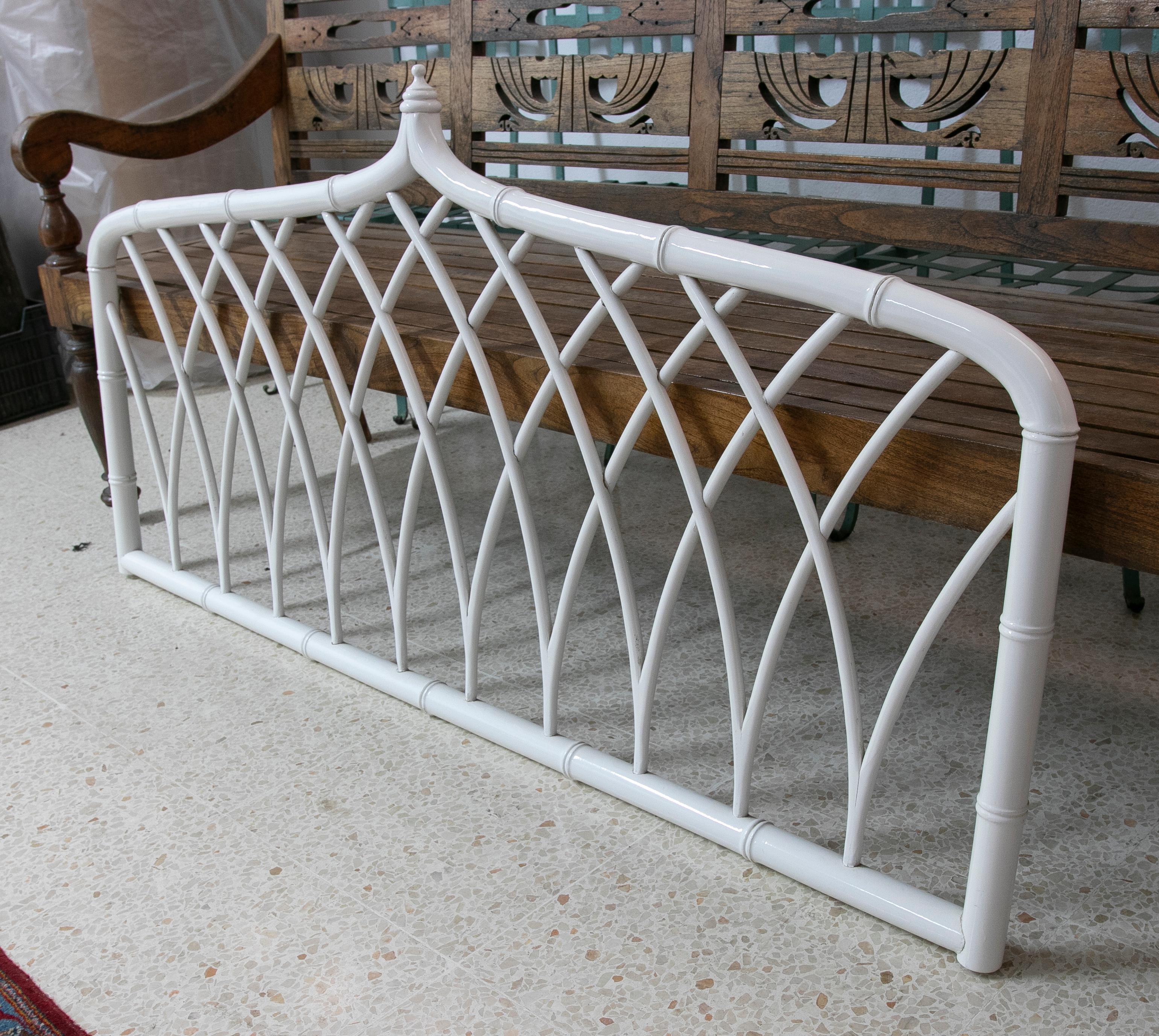 Spanish Pair of White Lacquered Wooden Headboards For Sale