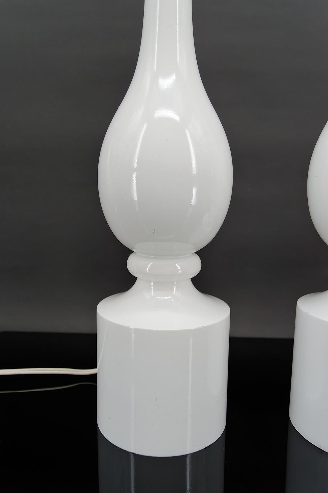 Wood Pair of white lamps by Philippe Capelle, France, Circa 1970 For Sale