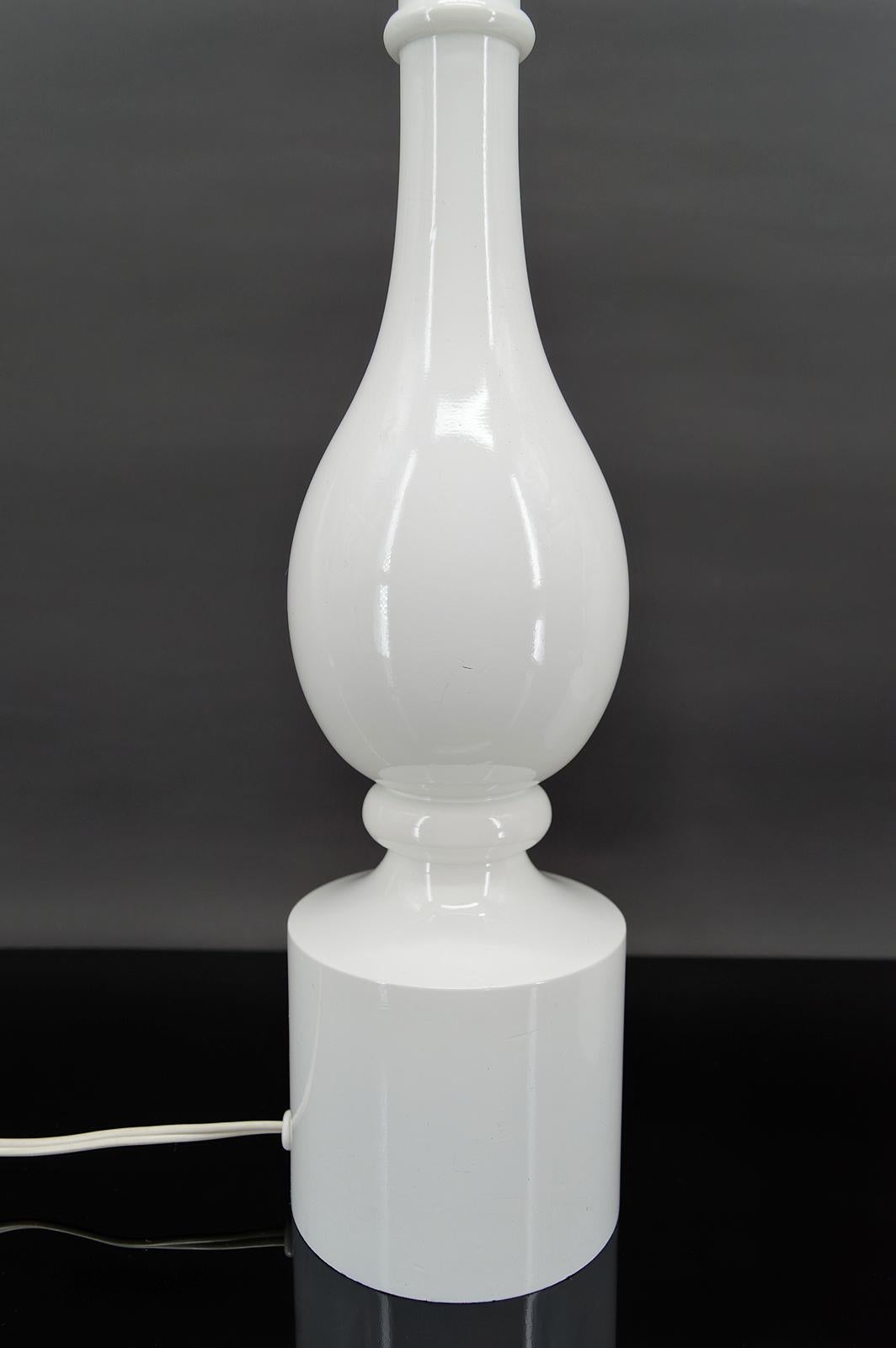 Bois Paire de lampes blanches de Philippe Capelle, France, vers 1970 en vente