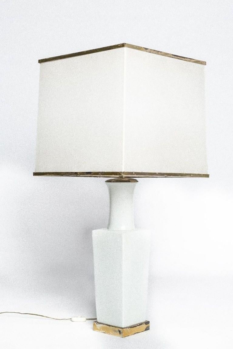 Pair of white lamps is a beautiful pair of lamps realized in the 1950s.

Made in white ceramic and brass edges. 
 