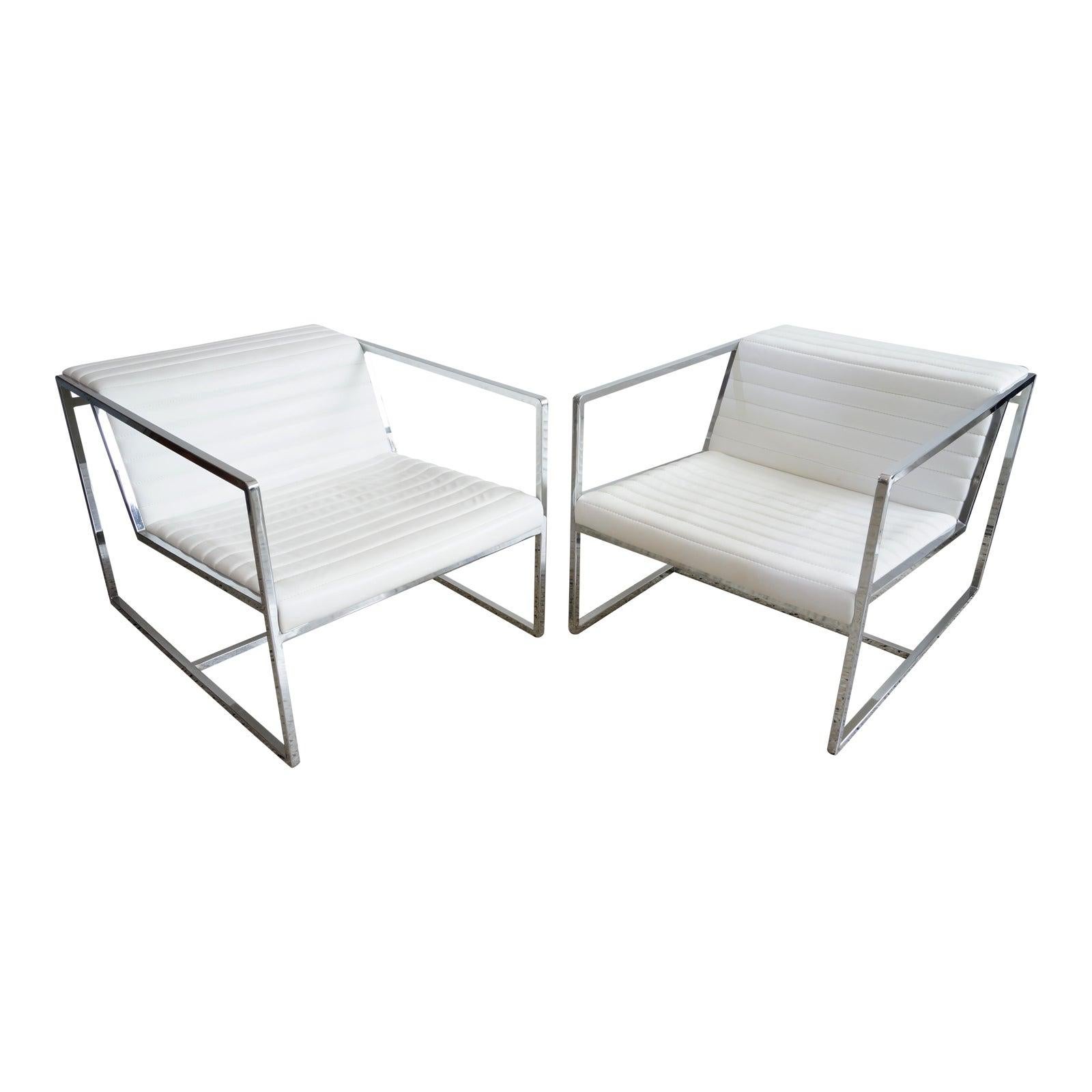 Pair of White Leather "Atlanta" Lounge Chairs by Bavuso Giuseppe