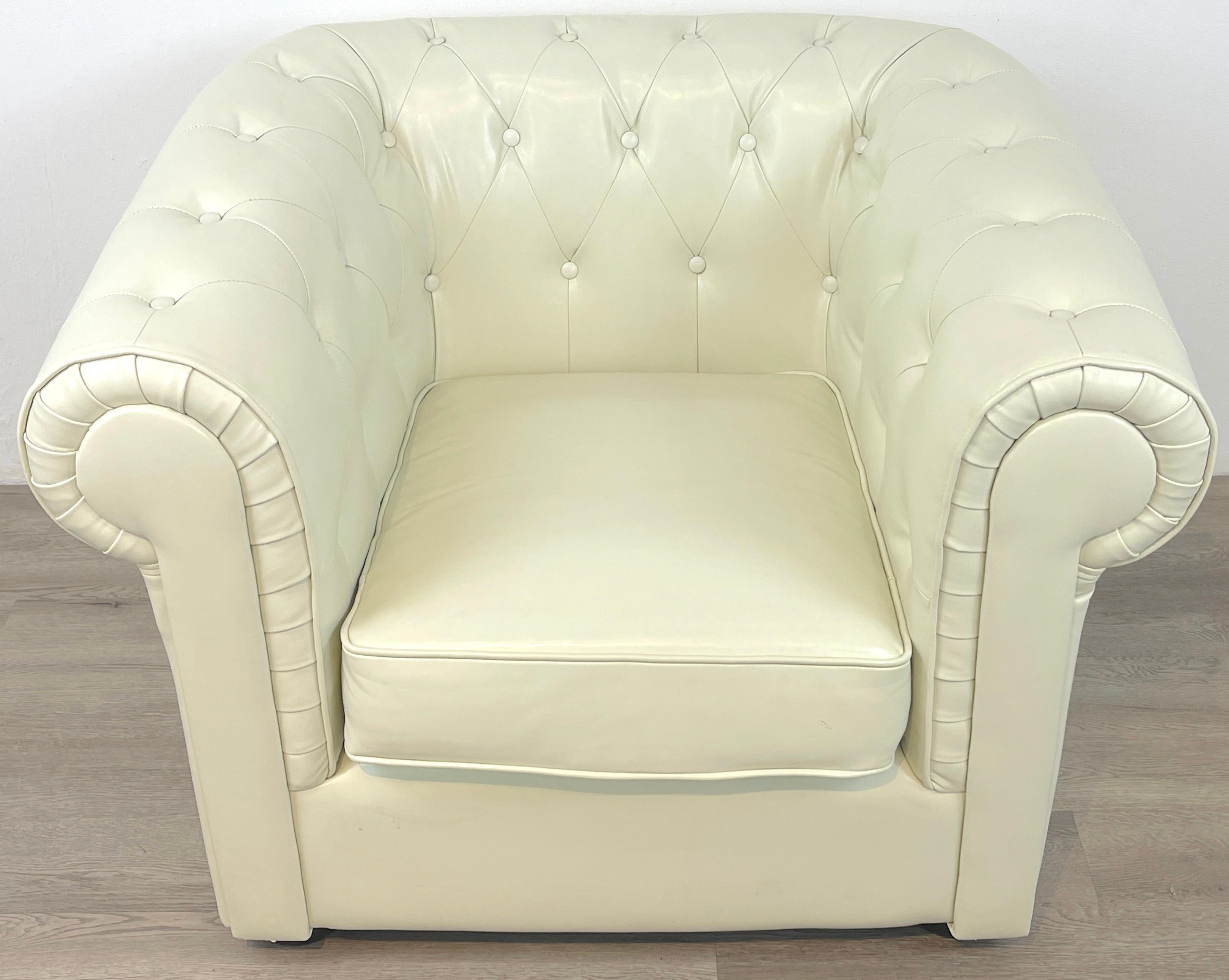 Pair of White Leather Chesterfield Club Chairs For Sale 1