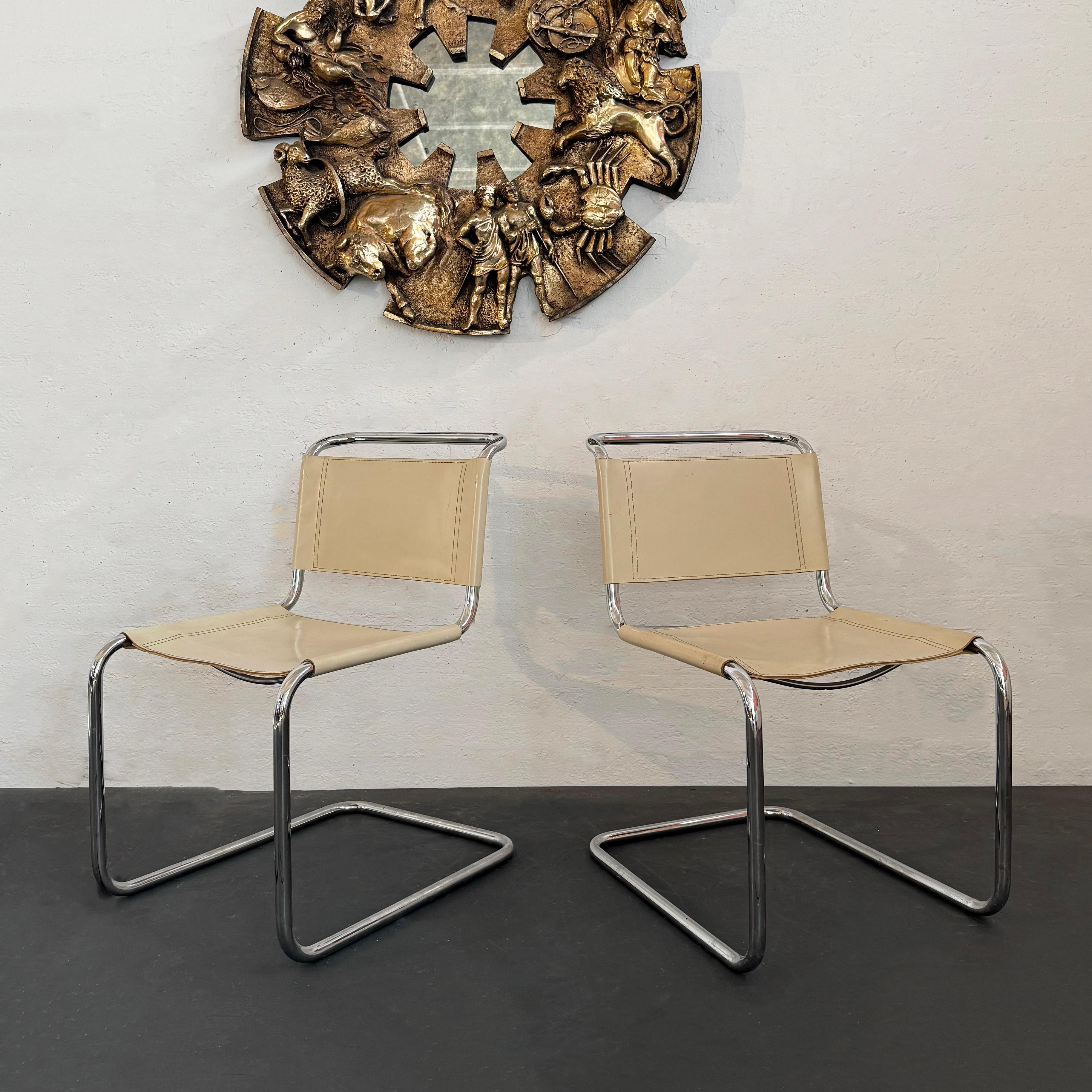 Bauhaus Coppia di sedie a sbalzo in pelle bianca cromata di Mart Stam in vendita