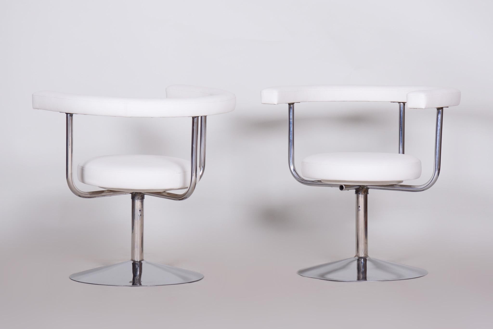 Bauhaus Pair of White Leather Swivel Chairs Made in Czechia, 1940s, Fully Restored For Sale