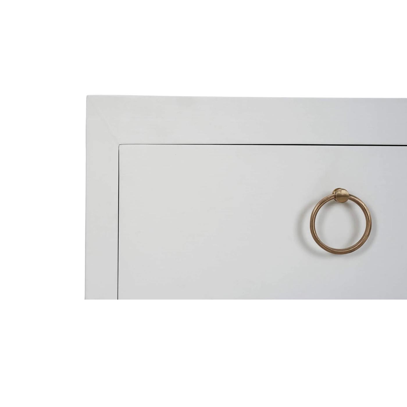 Lino Coppia di Comodini moderni in lino bianco in vendita