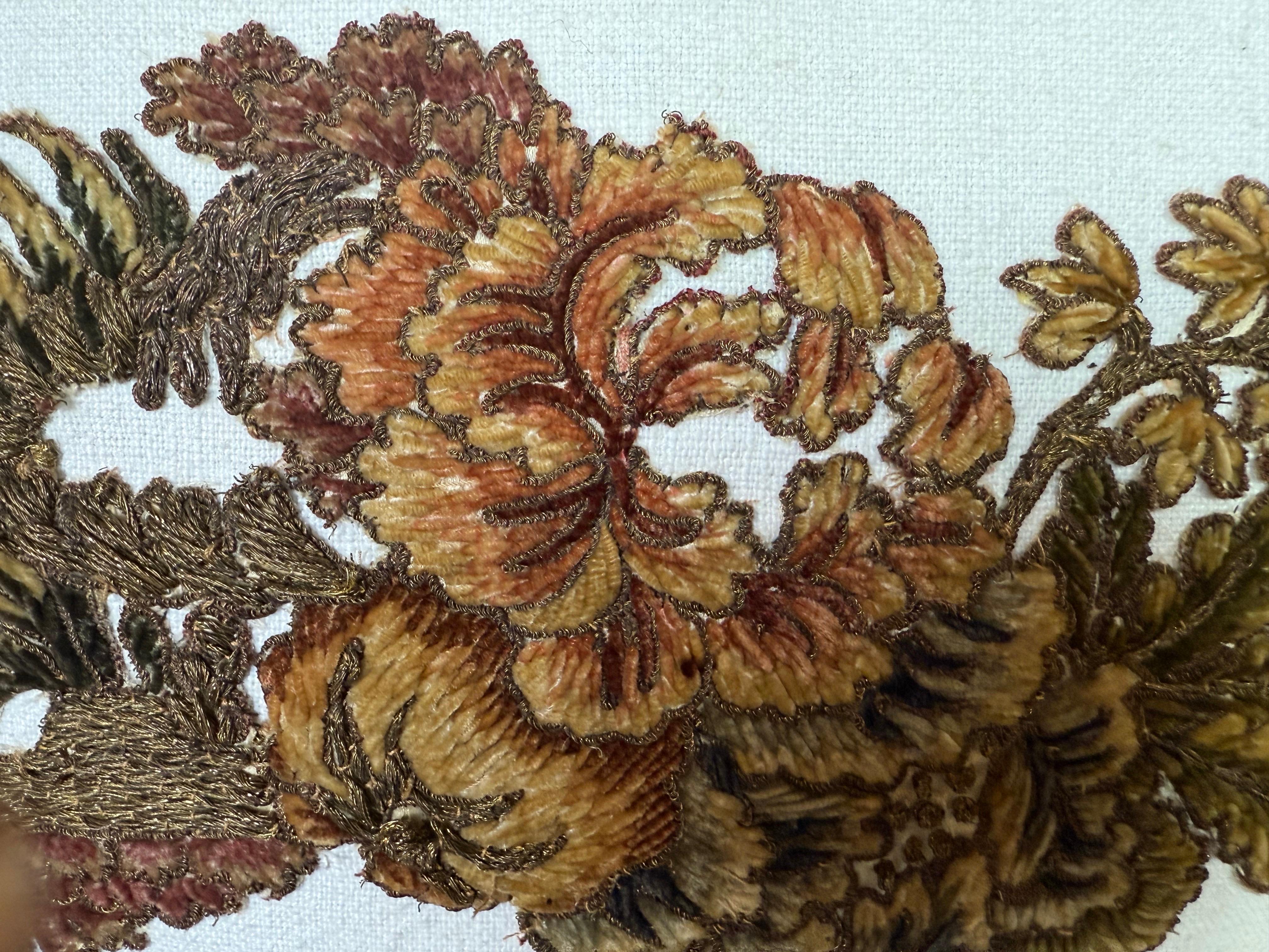 Rococò Coppia di cuscini in lino bianco con applicazioni francesi in vendita