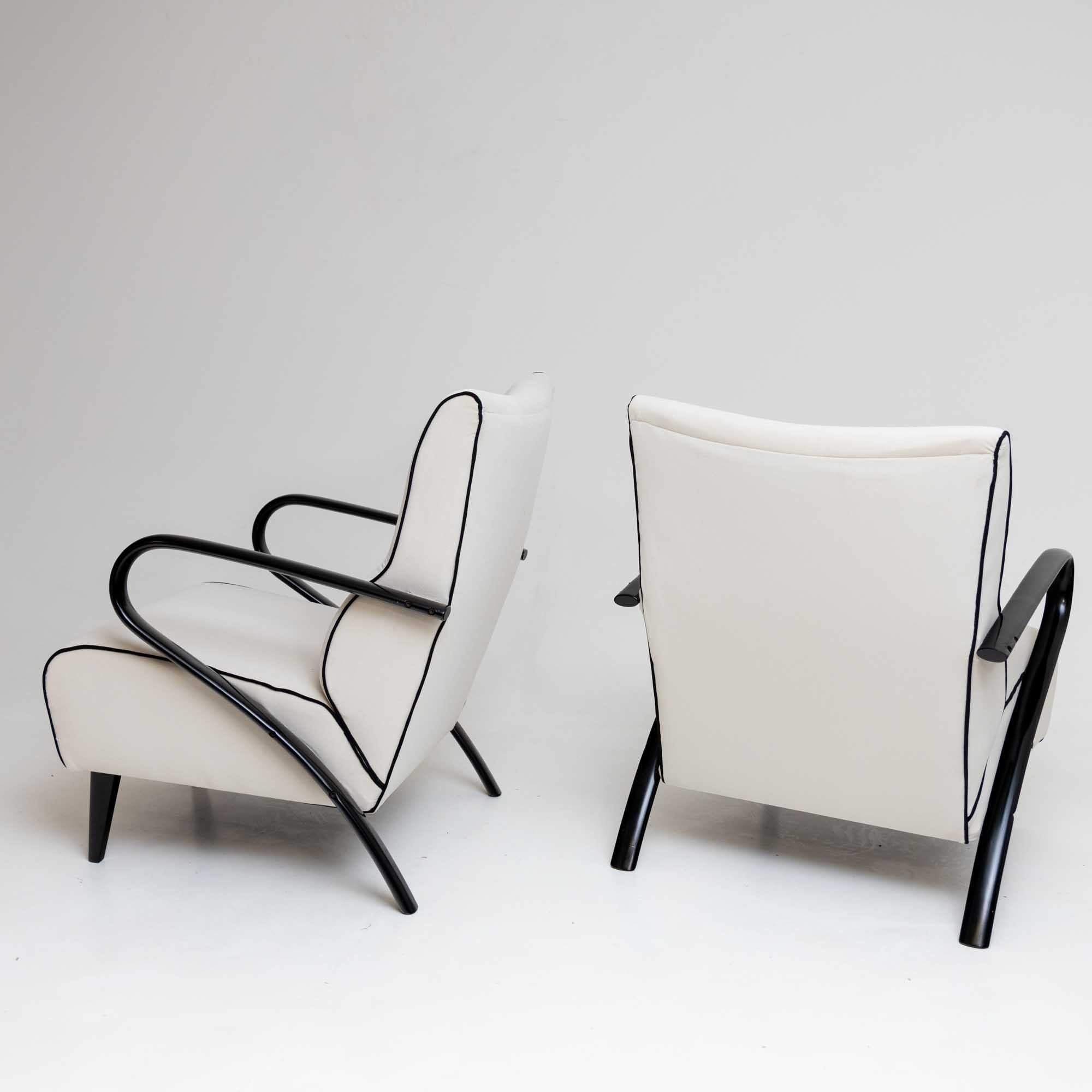 Fabric Pair of white Lounge Chairs with black Armrests, Italy 1950s For Sale