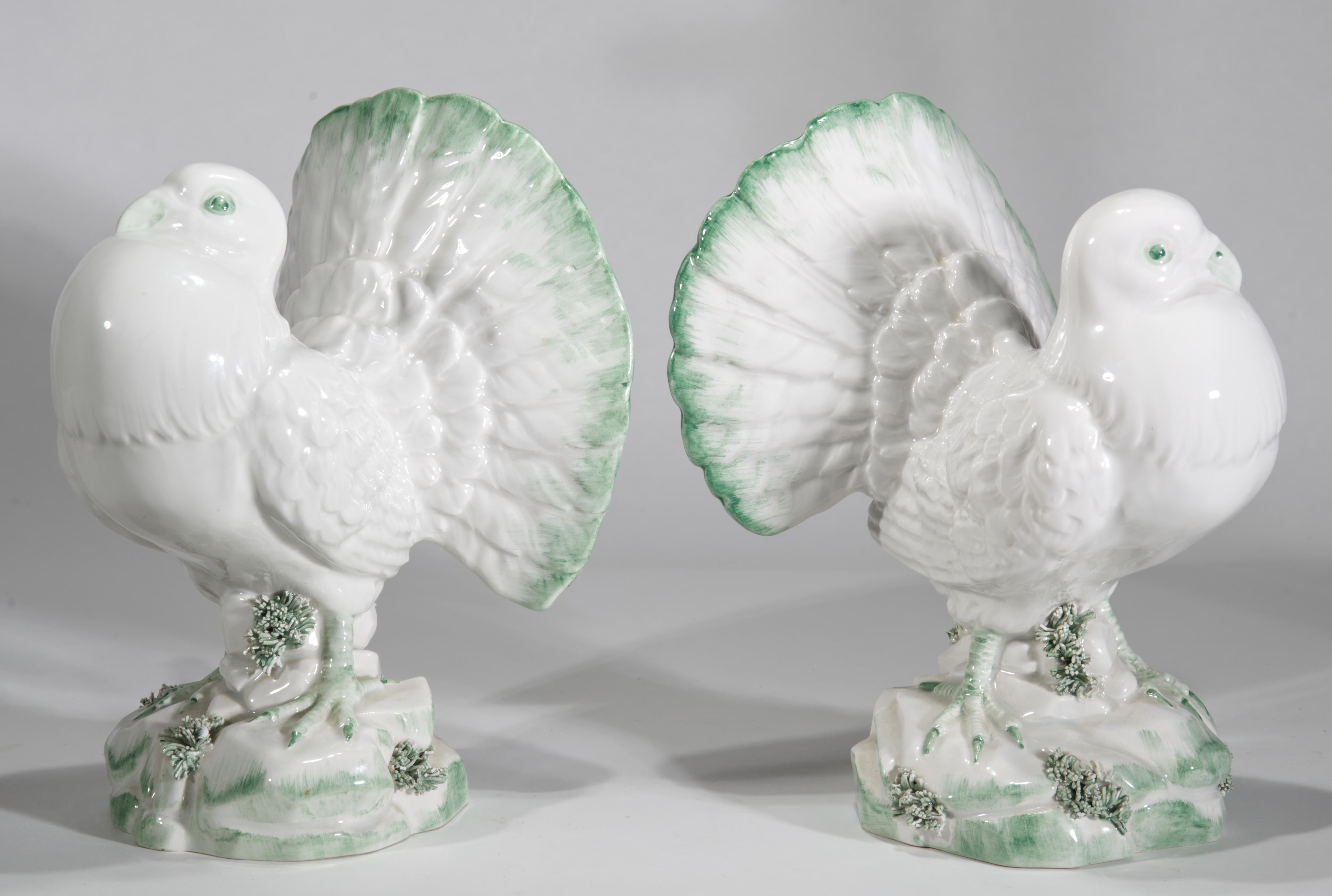 Italian Pair of White Majolica Ceramic Doves, Italy 1960s For Sale