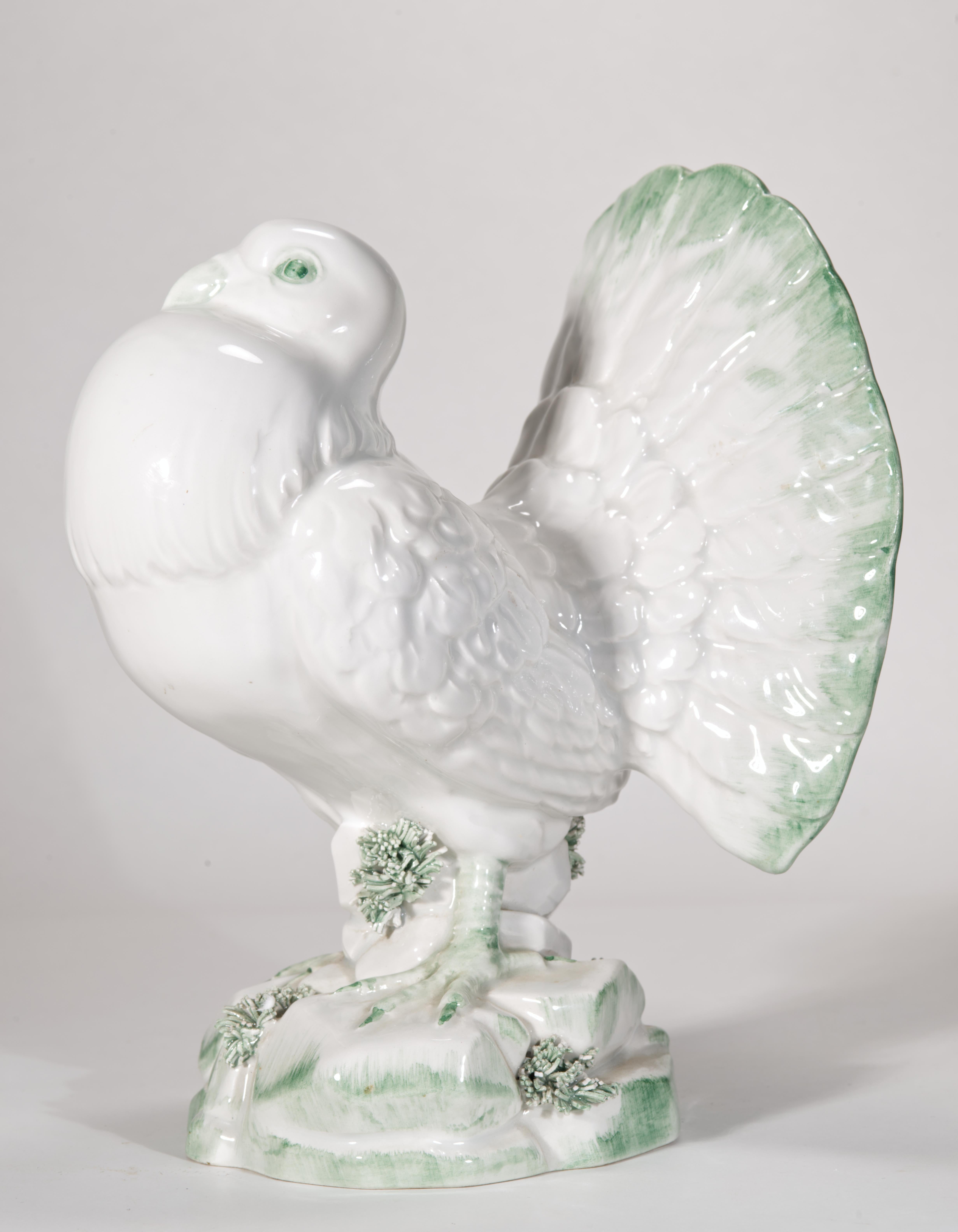 Pair of White Majolica Ceramic Doves, Italy 1960s In Good Condition For Sale In Clifton Springs, NY