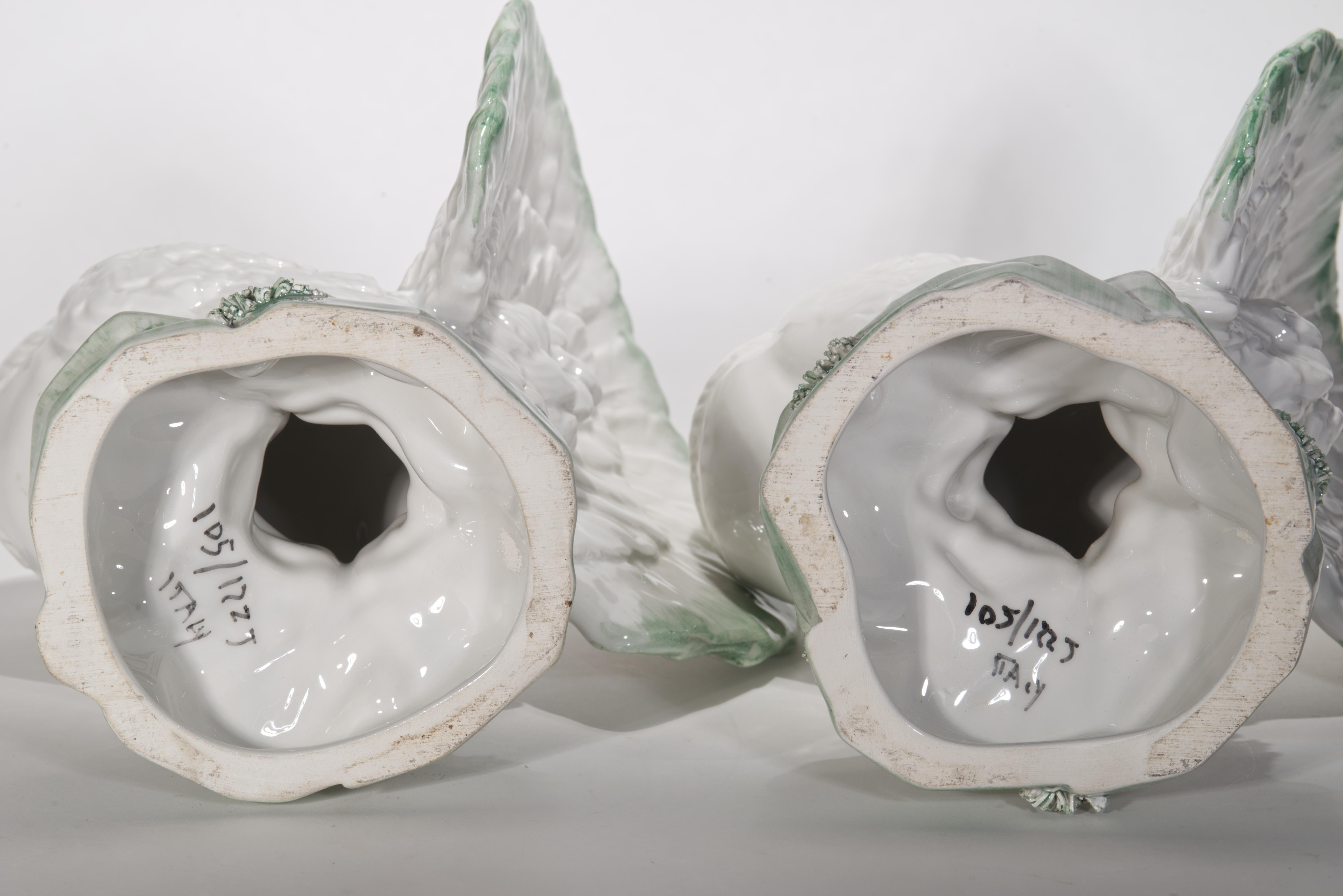 Pair of White Majolica Ceramic Doves, Italy 1960s For Sale 1