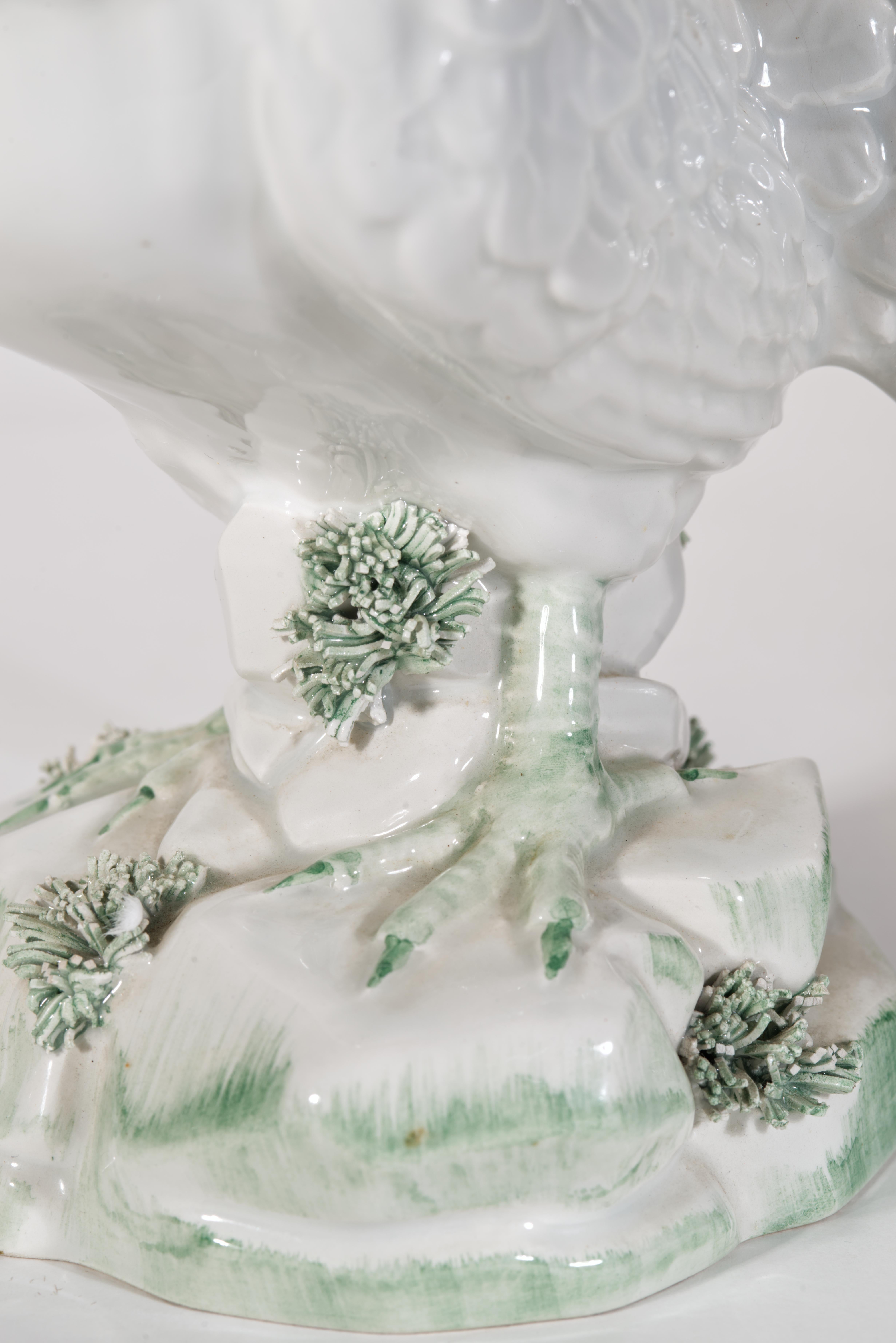 Pair of White Majolica Ceramic Doves, Italy 1960s For Sale 2