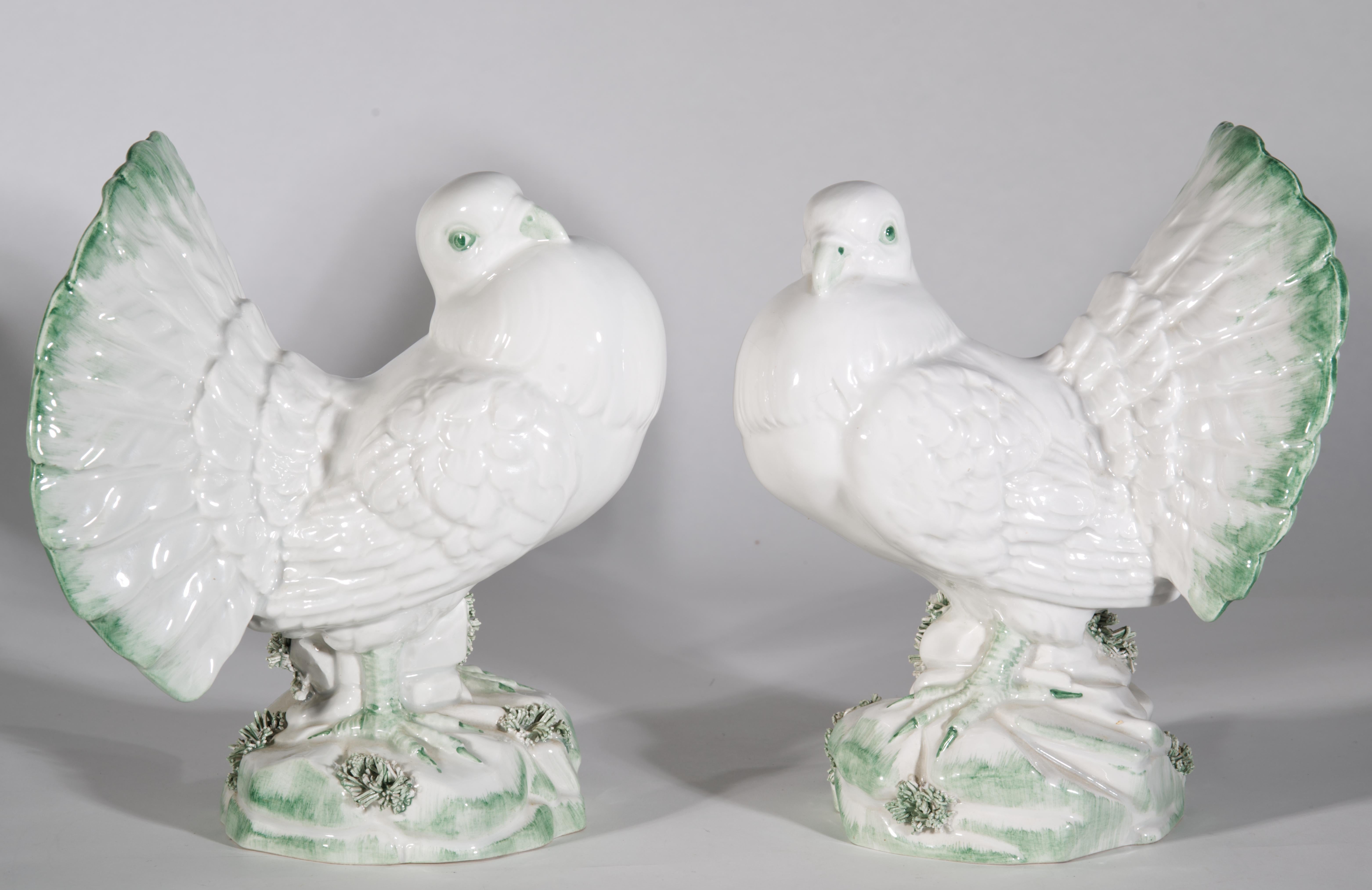 Pair of White Majolica Ceramic Doves, Italy 1960s For Sale 3