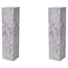 Pareja de Columnas de Mármol Blanco, Siglo XXI.