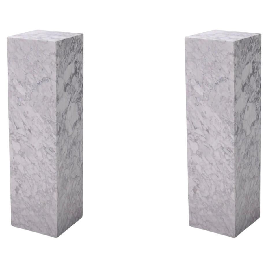 Paire de colonnes en marbre blanc, 21e siècle. en vente