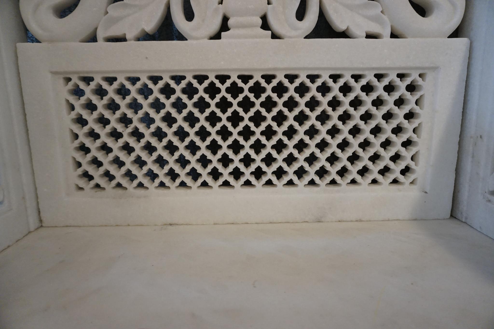 Pair of White Marble Palace Chairs In Good Condition In Dallas, TX