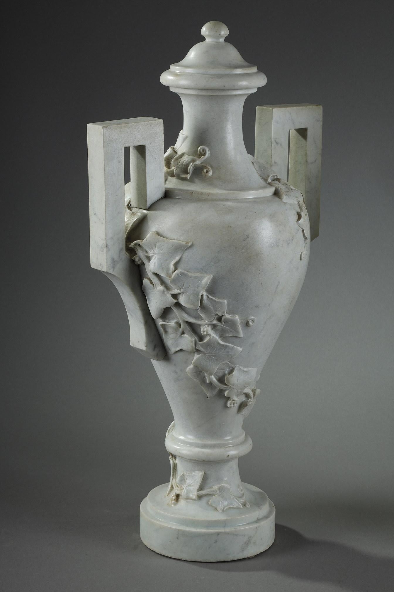 Pair of White Marble Vases with Ivy Decoration, 19th Century For Sale 2