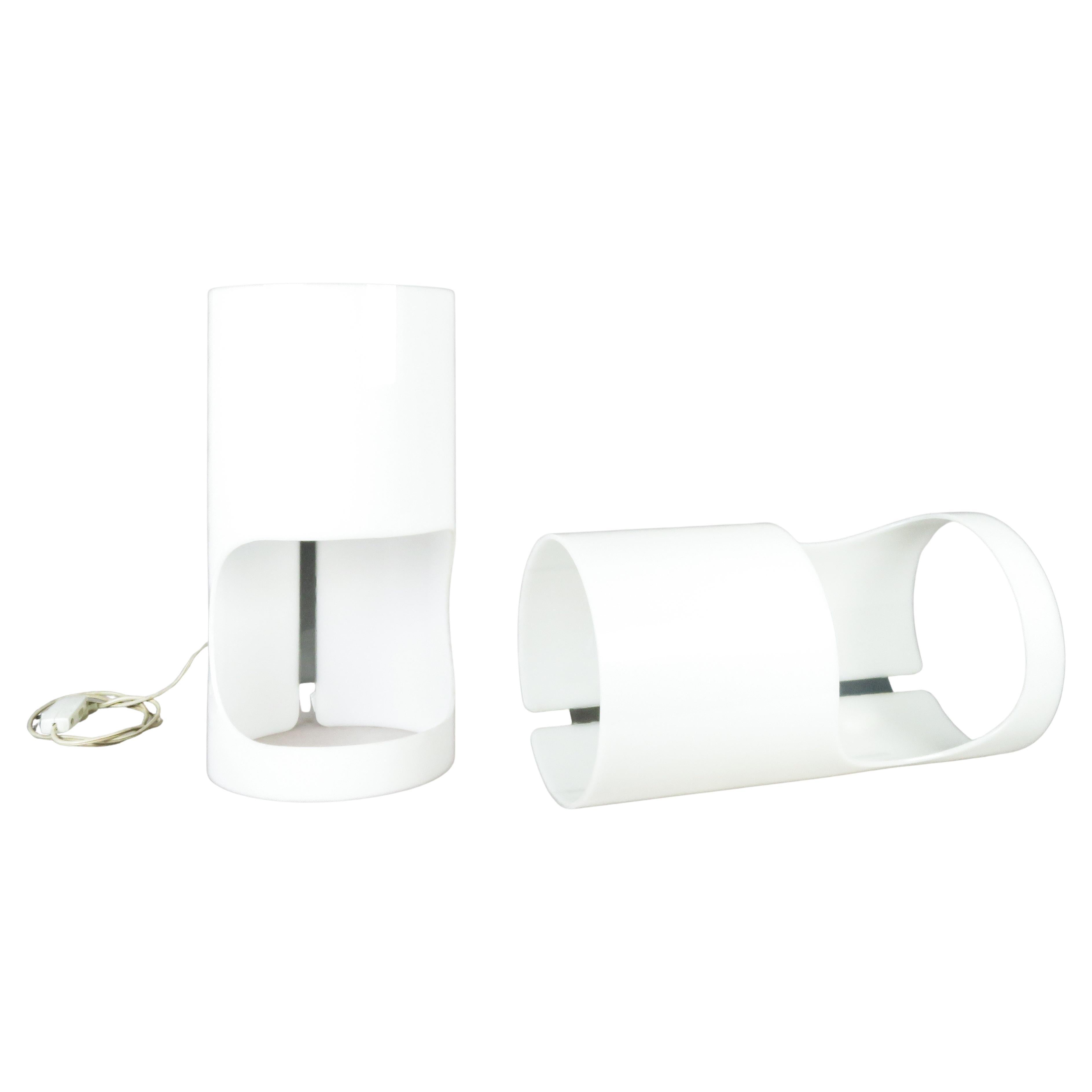 Pareja de lámparas cilíndricas de metacrilato blanco con embellecedor metálico - Joan Antoni Blanc - en venta