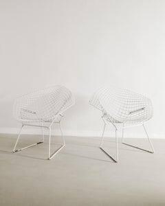 Pair of White Mid Century Diamond Chairs by Harry Bertoia for Knoll USA, 1950s