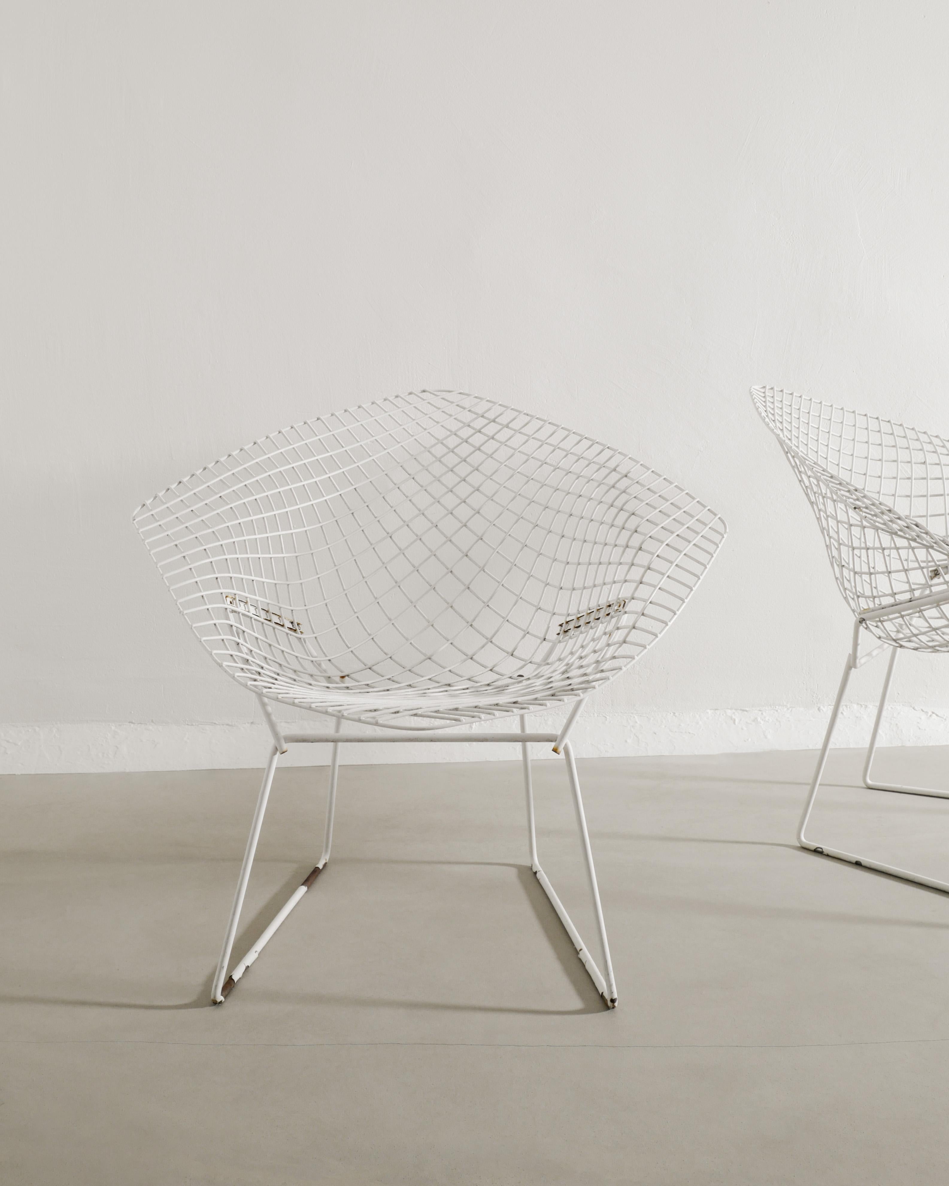 Mid-Century Modern Pair of White Mid Century Diamond Chairs by Harry Bertoia for Knoll USA, 1950s For Sale