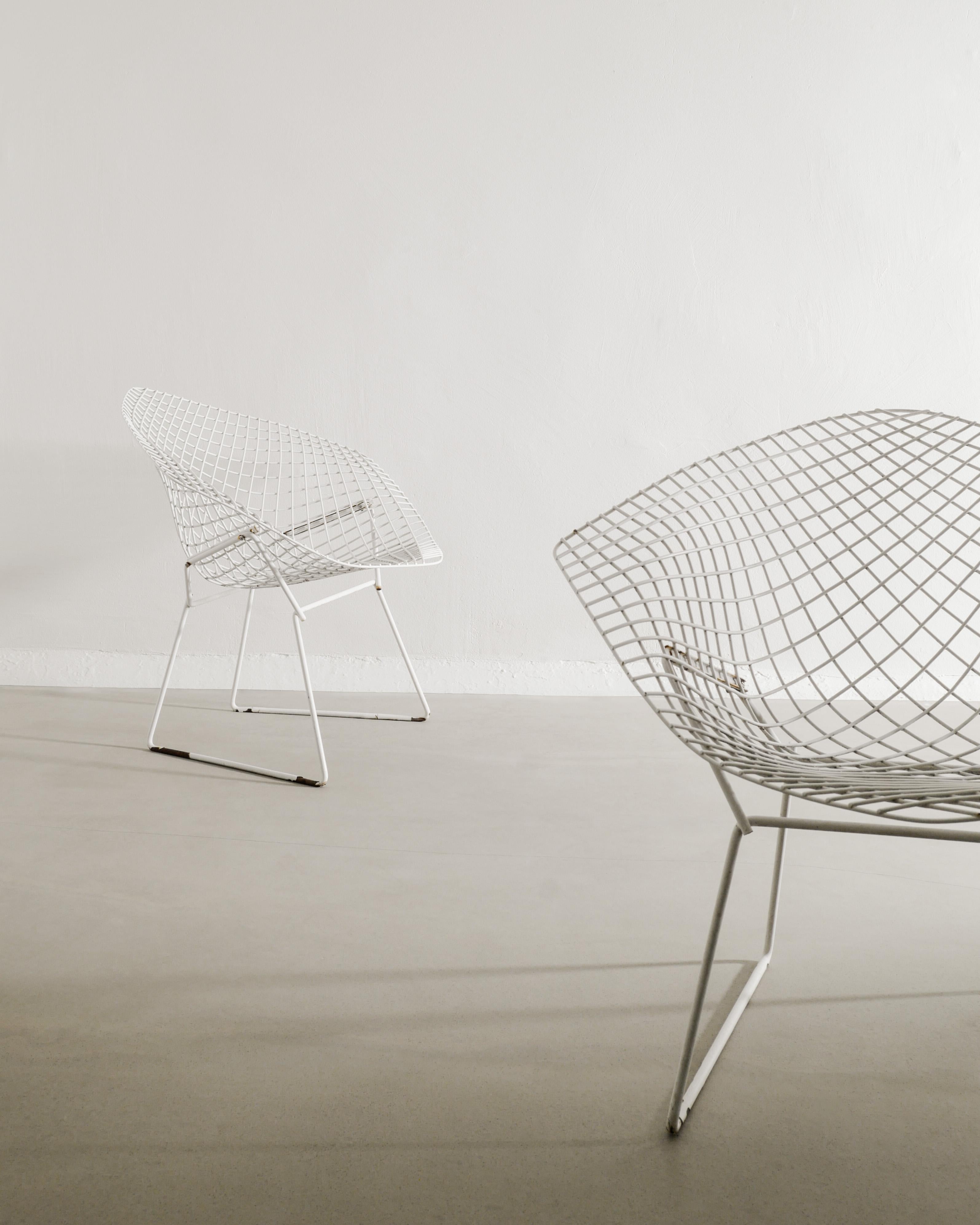Mid-20th Century Pair of White Mid Century Diamond Chairs by Harry Bertoia for Knoll USA, 1950s For Sale