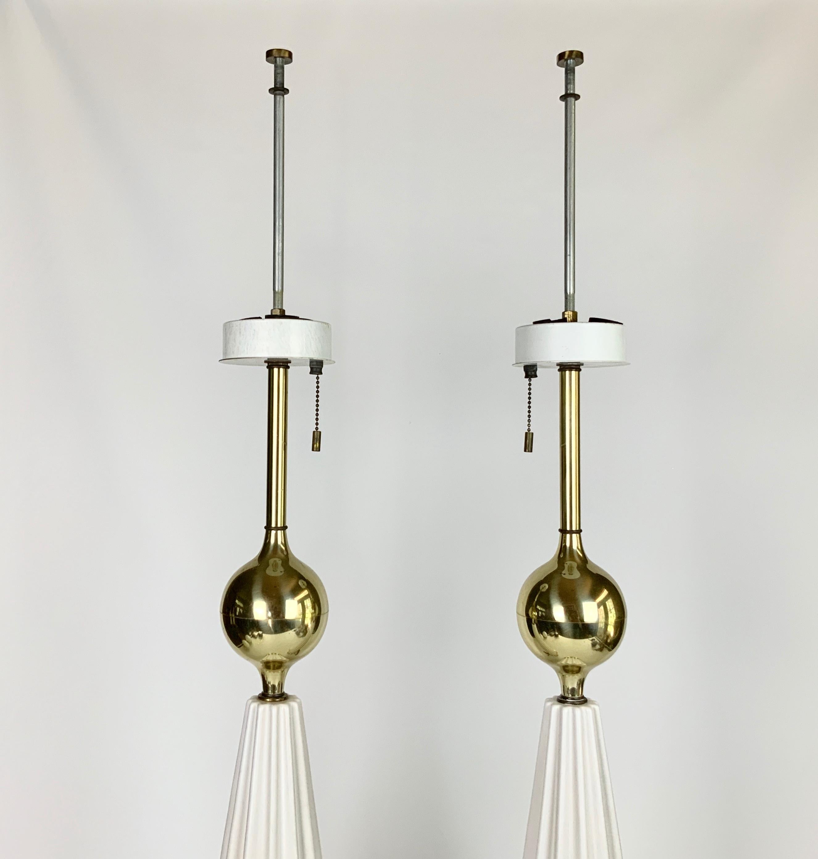 Pair of White Mid-Century Modern Gerald Thurston Table Lamps 4