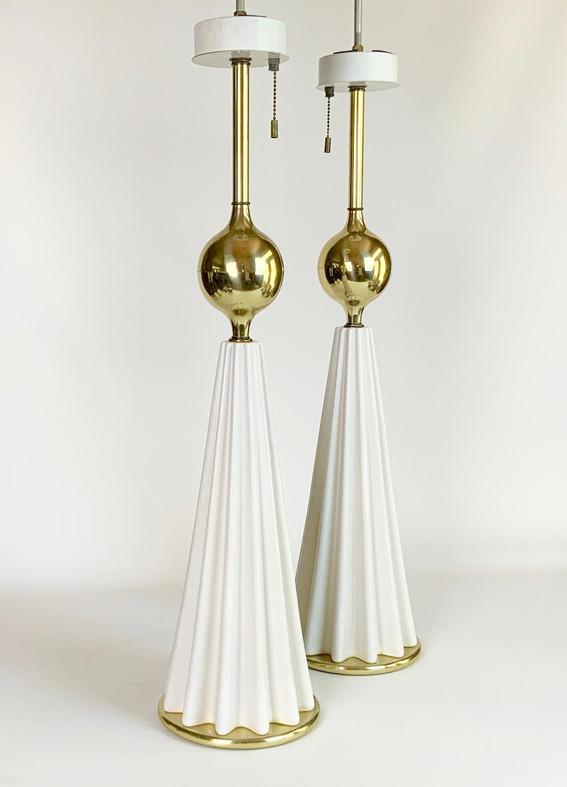 Pair of White Mid-Century Modern Gerald Thurston Table Lamps 2